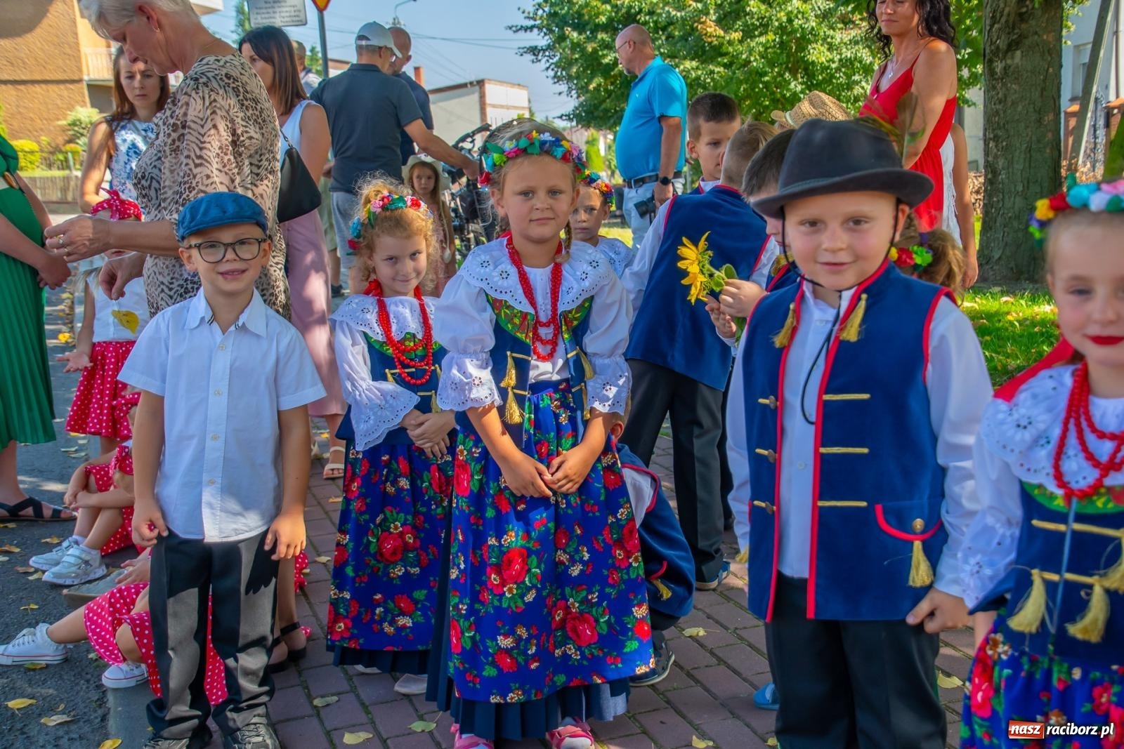 Zdjęcie w galerii na portalu naszraciborz.pl: Bieńkowicki korowód dożynkowy zachwycał kolorami wiadomości z regionu
