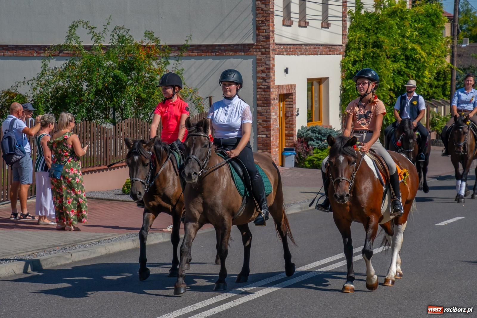 Zdjęcie w galerii na portalu naszraciborz.pl: Bieńkowicki korowód dożynkowy zachwycał kolorami wiadomości z regionu