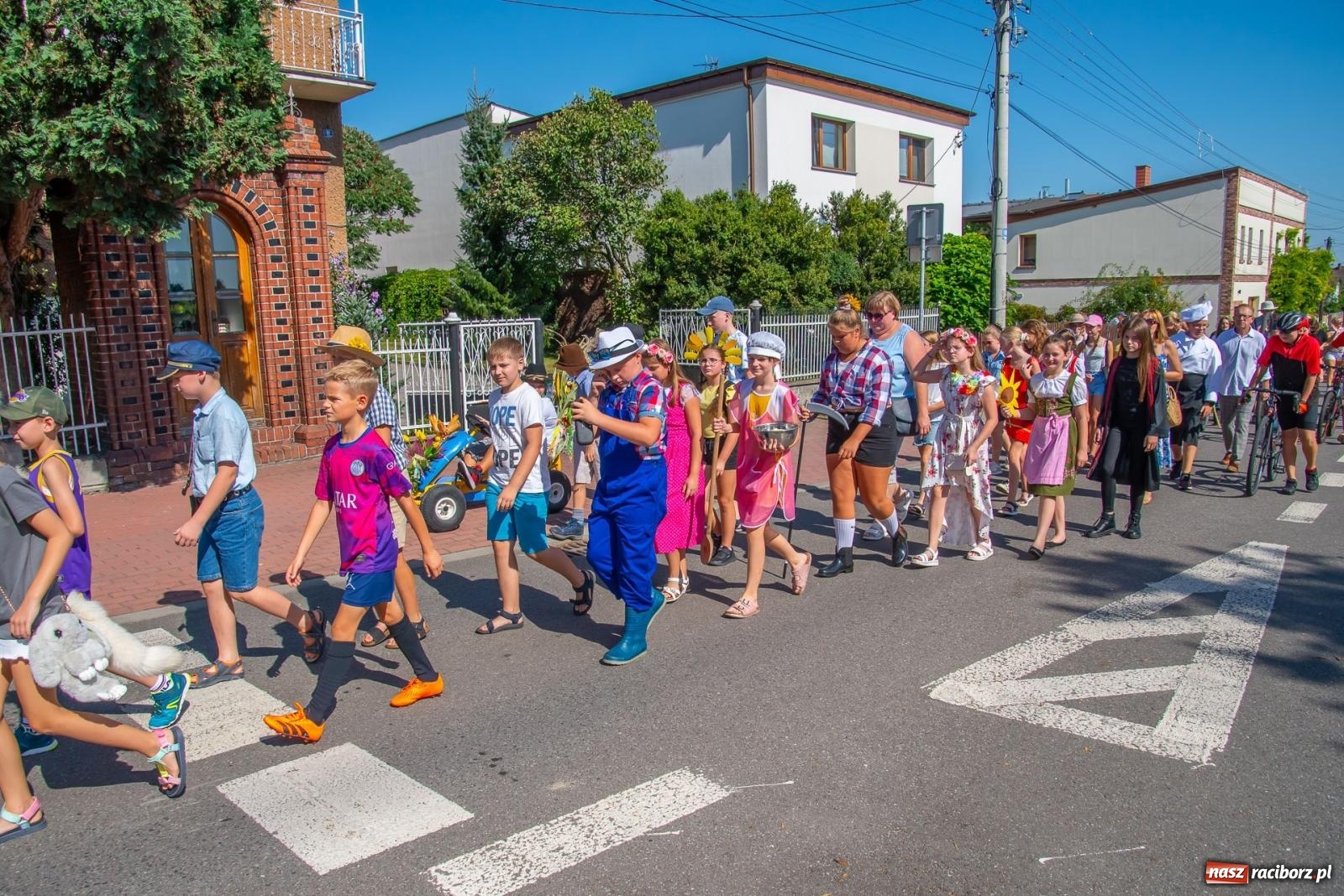 Zdjęcie w galerii na portalu naszraciborz.pl: Bieńkowicki korowód dożynkowy zachwycał kolorami wiadomości z regionu