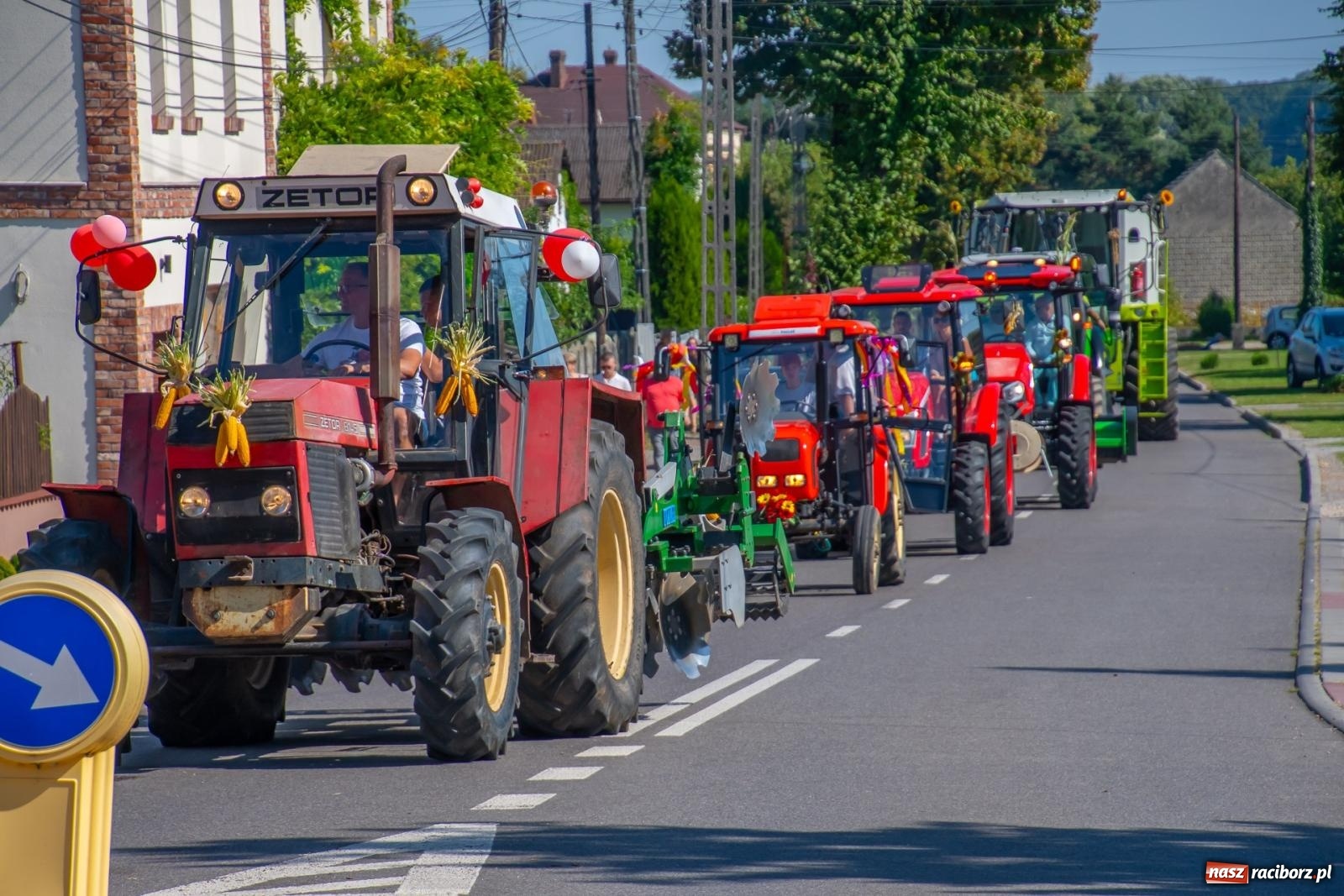 Zdjęcie w galerii na portalu naszraciborz.pl: Bieńkowicki korowód dożynkowy zachwycał kolorami wiadomości z regionu