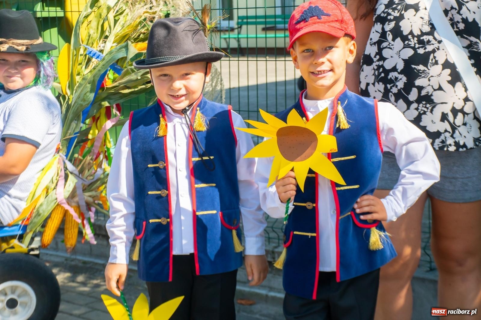 Zdjęcie w galerii na portalu naszraciborz.pl: Bieńkowicki korowód dożynkowy zachwycał kolorami wiadomości z regionu