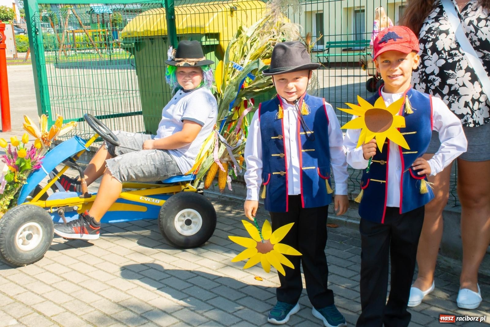 Zdjęcie w galerii na portalu naszraciborz.pl: Bieńkowicki korowód dożynkowy zachwycał kolorami wiadomości z regionu