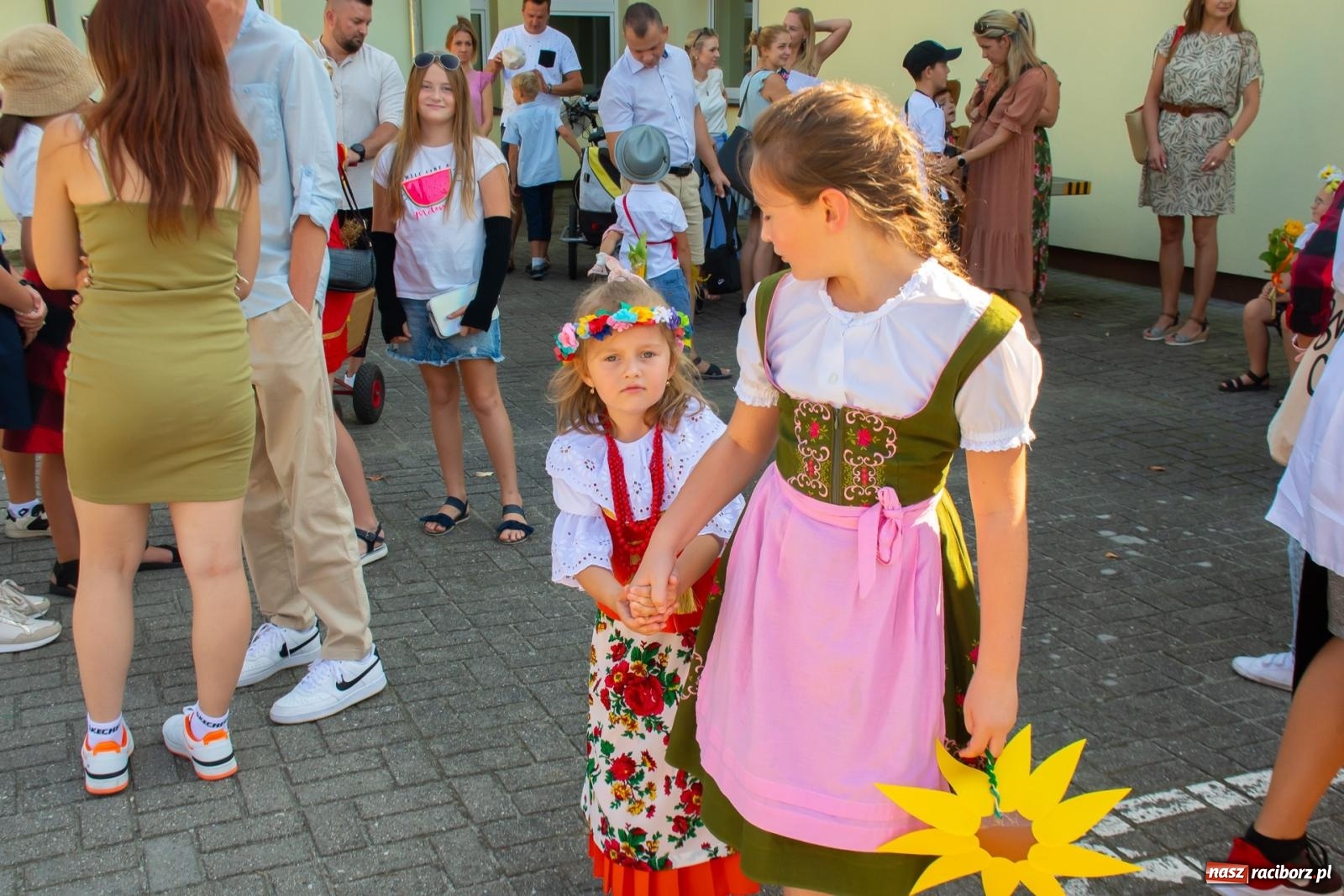 Zdjęcie w galerii na portalu naszraciborz.pl: Bieńkowicki korowód dożynkowy zachwycał kolorami wiadomości z regionu