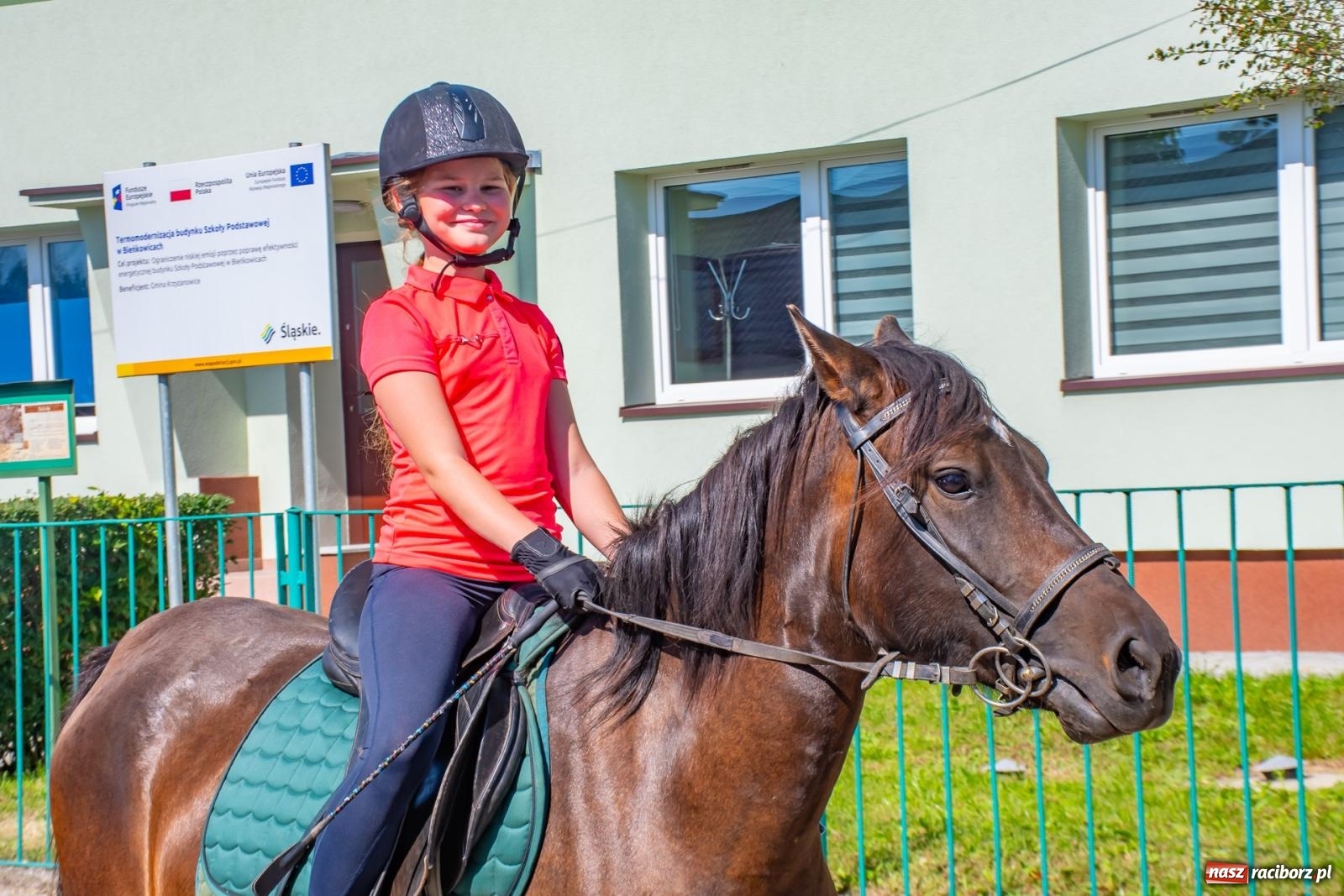 Zdjęcie w galerii na portalu naszraciborz.pl: Bieńkowicki korowód dożynkowy zachwycał kolorami wiadomości z regionu