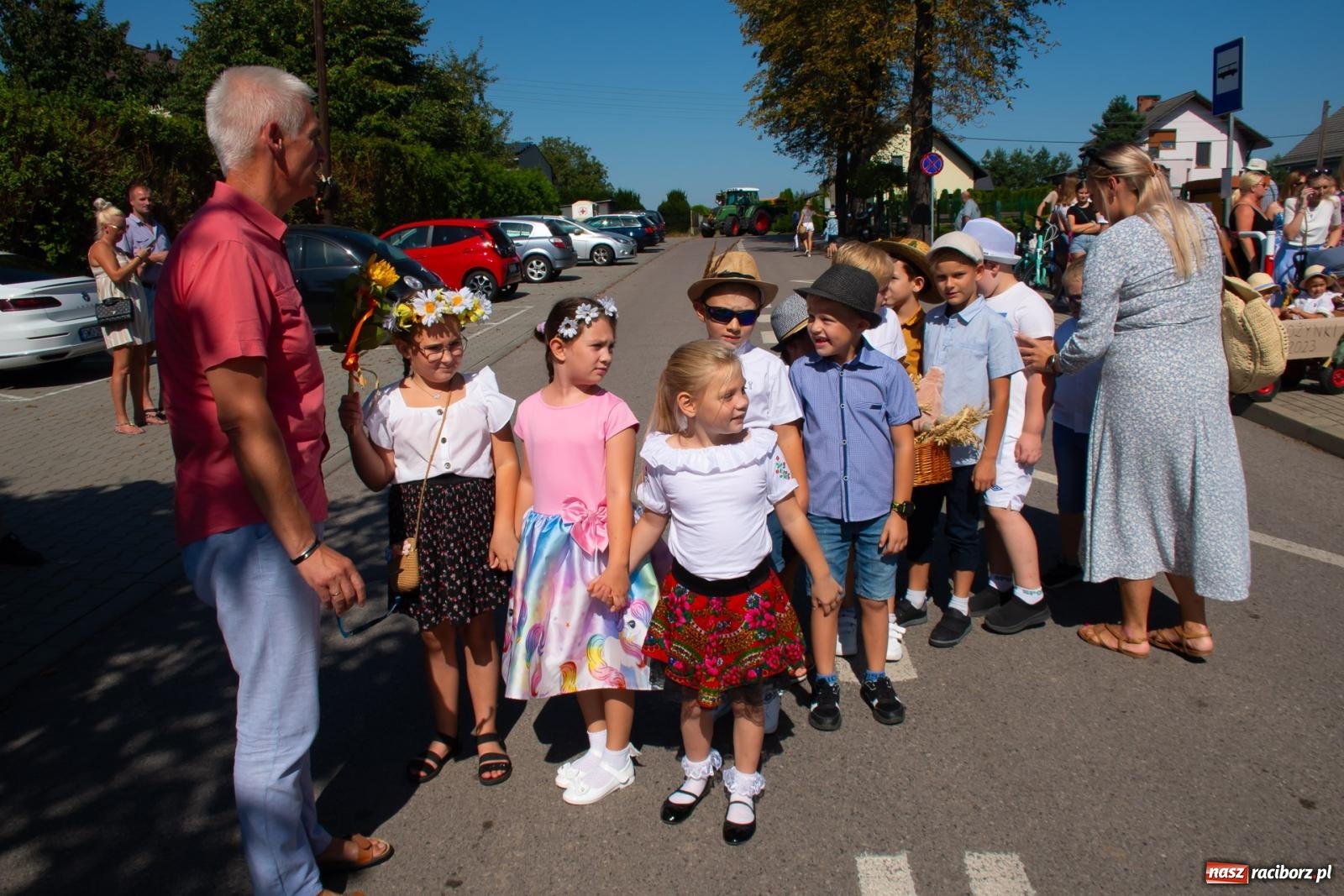 Zdjęcie w galerii na portalu naszraciborz.pl: Bieńkowicki korowód dożynkowy zachwycał kolorami wiadomości z regionu