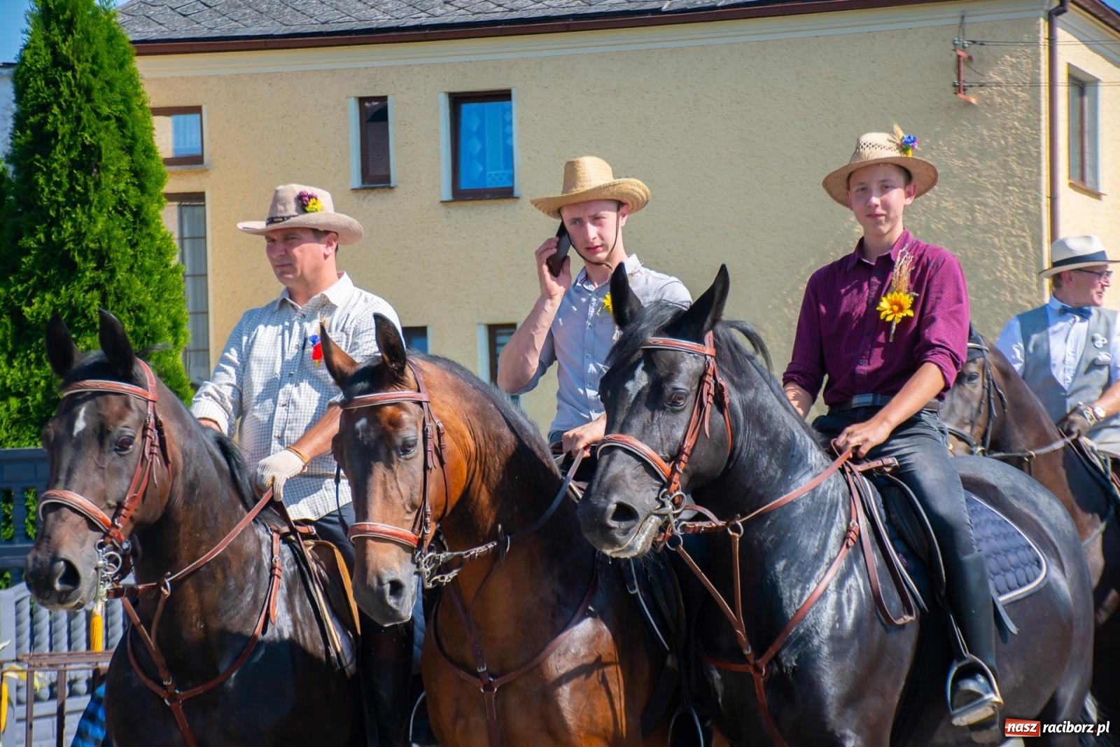 Zdjęcie w galerii na portalu naszraciborz.pl: Bieńkowicki korowód dożynkowy zachwycał kolorami wiadomości z regionu