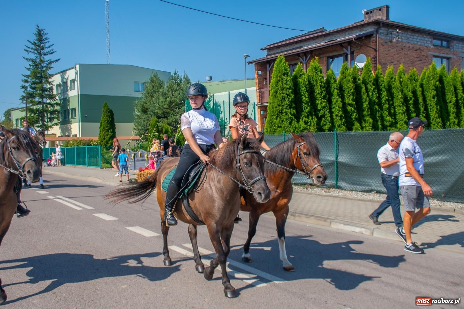 Zdjęcie w galerii na portalu naszraciborz.pl: Bieńkowicki korowód dożynkowy zachwycał kolorami wiadomości z regionu