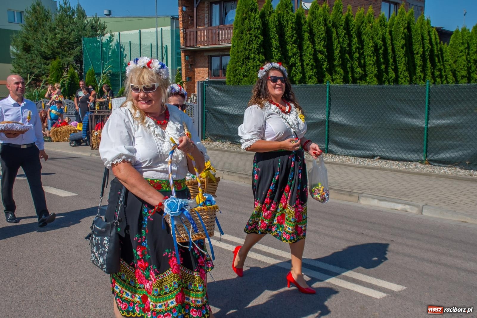 Zdjęcie w galerii na portalu naszraciborz.pl: Bieńkowicki korowód dożynkowy zachwycał kolorami wiadomości z regionu