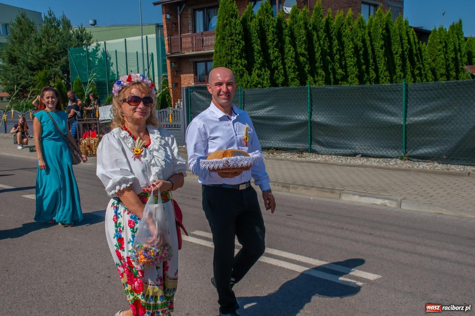 Zdjęcie w galerii na portalu naszraciborz.pl: Bieńkowicki korowód dożynkowy zachwycał kolorami wiadomości z regionu