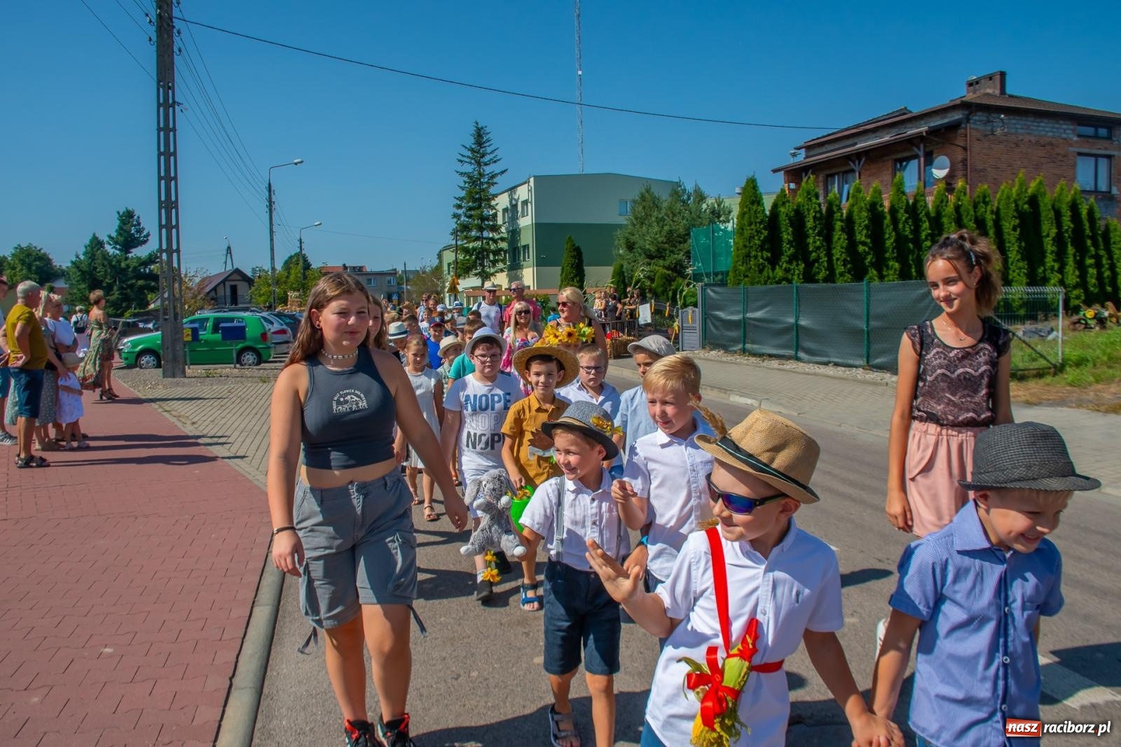 Zdjęcie w galerii na portalu naszraciborz.pl: Bieńkowicki korowód dożynkowy zachwycał kolorami wiadomości z regionu