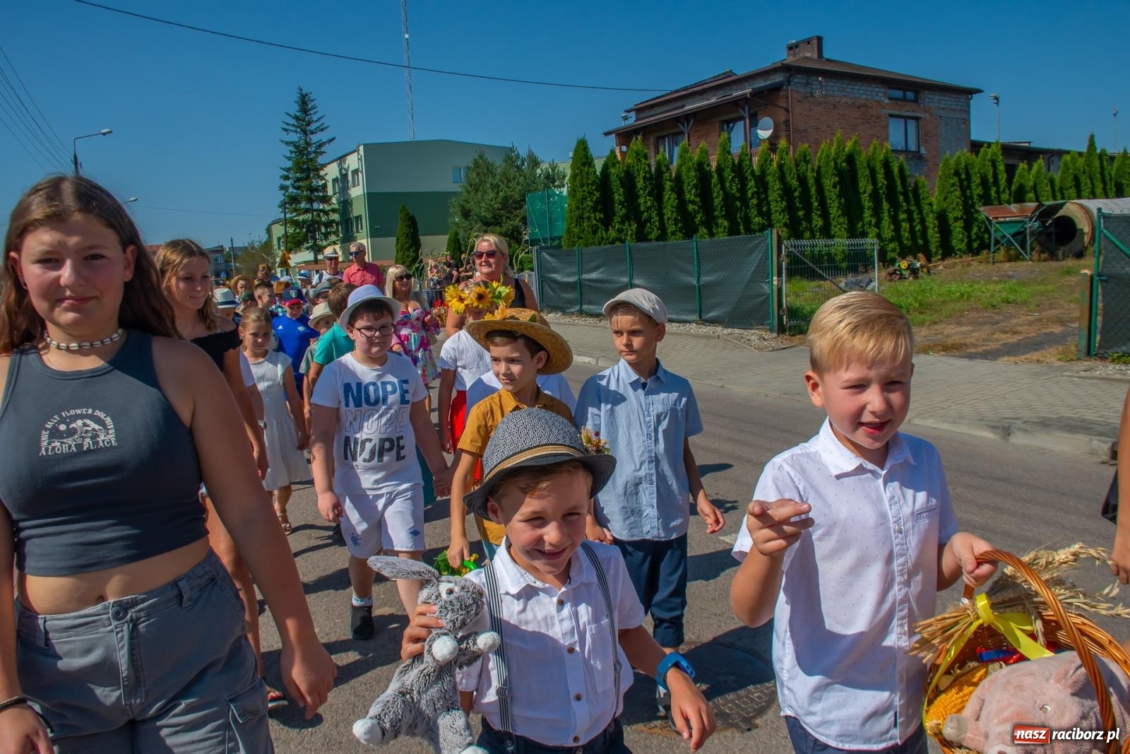 Zdjęcie w galerii na portalu naszraciborz.pl: Bieńkowicki korowód dożynkowy zachwycał kolorami wiadomości z regionu