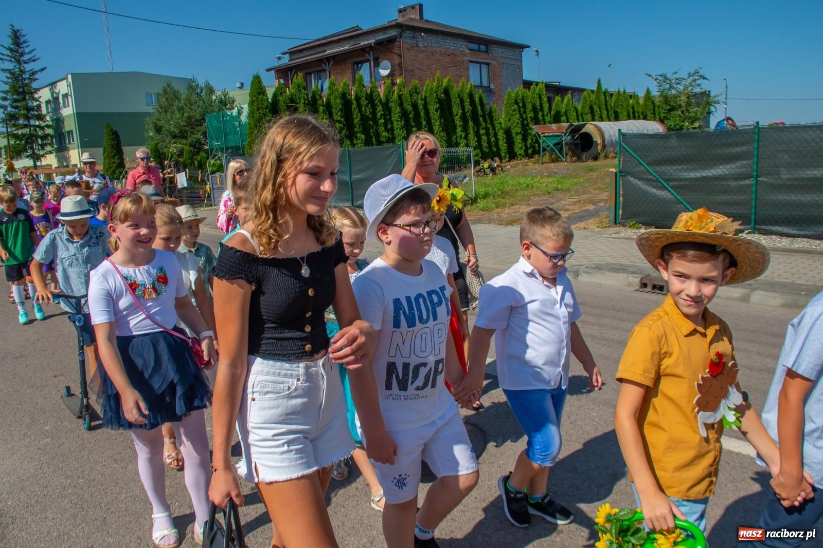 Zdjęcie w galerii na portalu naszraciborz.pl: Bieńkowicki korowód dożynkowy zachwycał kolorami wiadomości z regionu