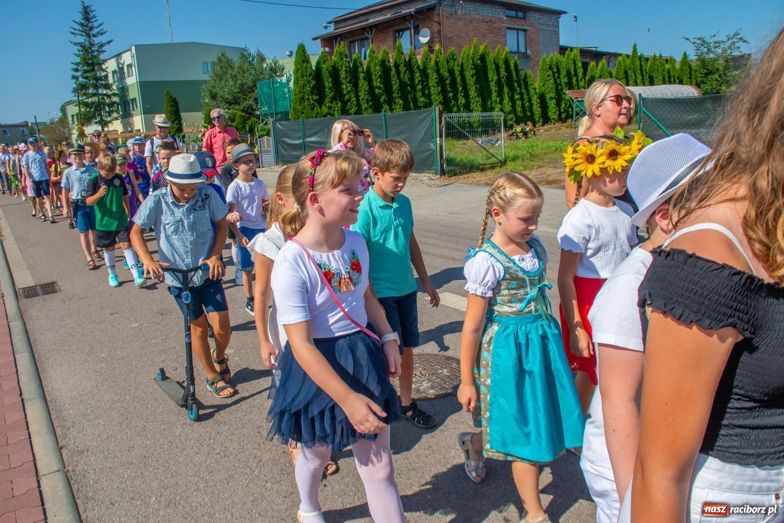 Zdjęcie w galerii na portalu naszraciborz.pl: Bieńkowicki korowód dożynkowy zachwycał kolorami wiadomości z regionu