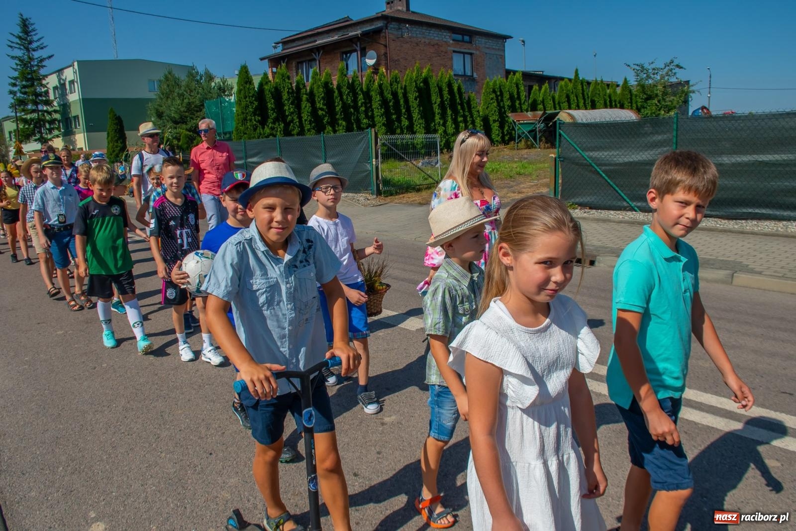 Zdjęcie w galerii na portalu naszraciborz.pl: Bieńkowicki korowód dożynkowy zachwycał kolorami wiadomości z regionu