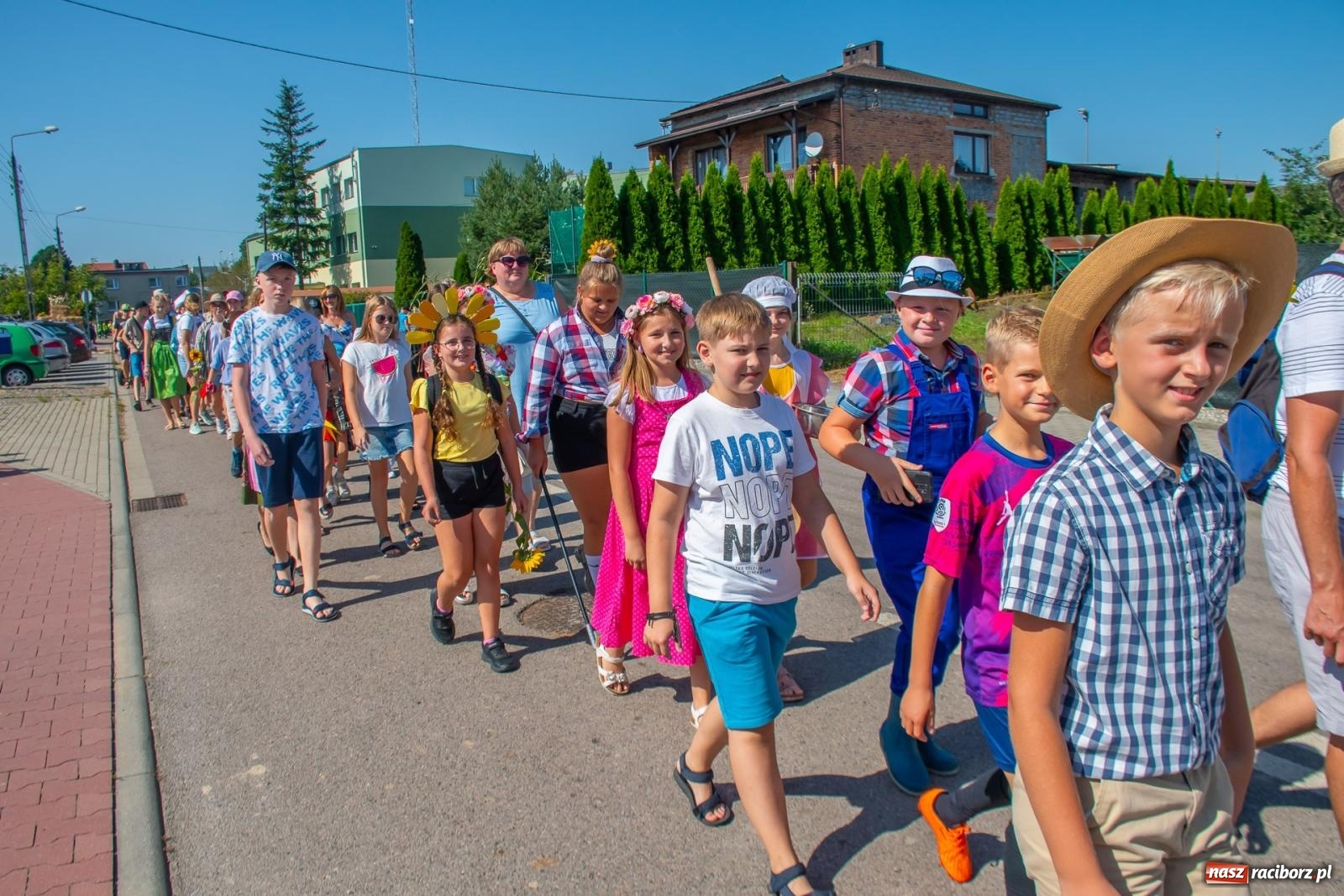 Zdjęcie w galerii na portalu naszraciborz.pl: Bieńkowicki korowód dożynkowy zachwycał kolorami wiadomości z regionu
