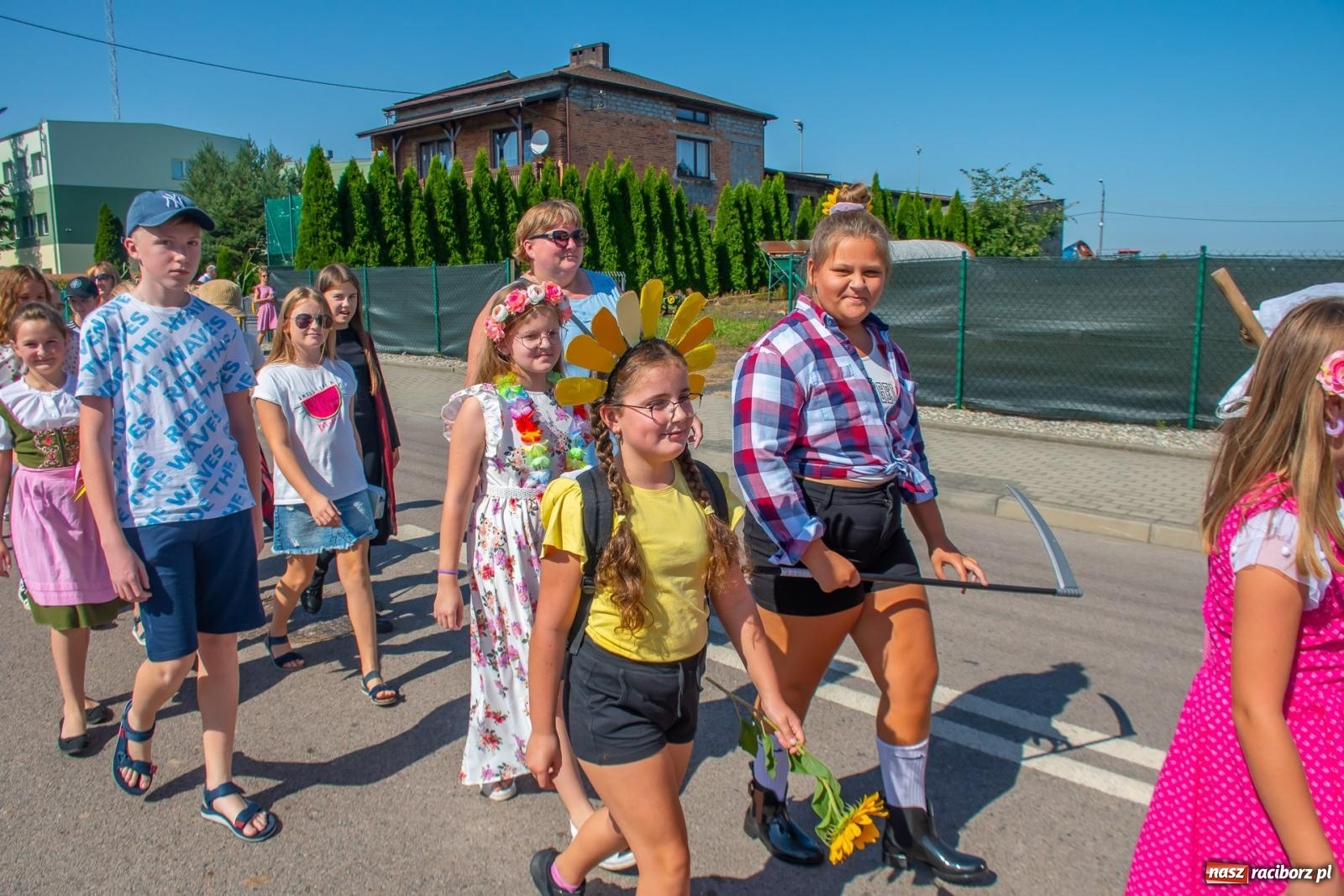 Zdjęcie w galerii na portalu naszraciborz.pl: Bieńkowicki korowód dożynkowy zachwycał kolorami wiadomości z regionu