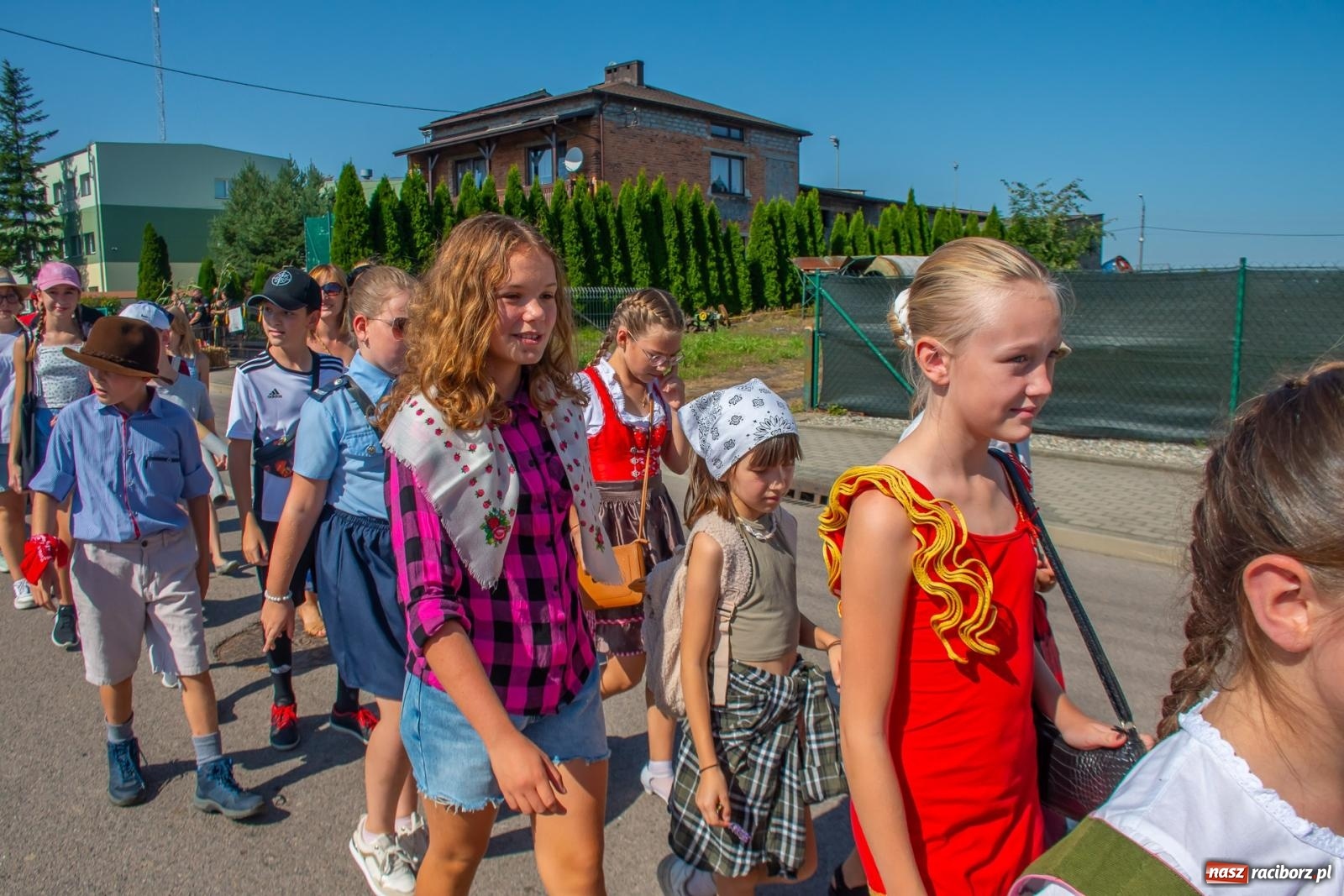 Zdjęcie w galerii na portalu naszraciborz.pl: Bieńkowicki korowód dożynkowy zachwycał kolorami wiadomości z regionu