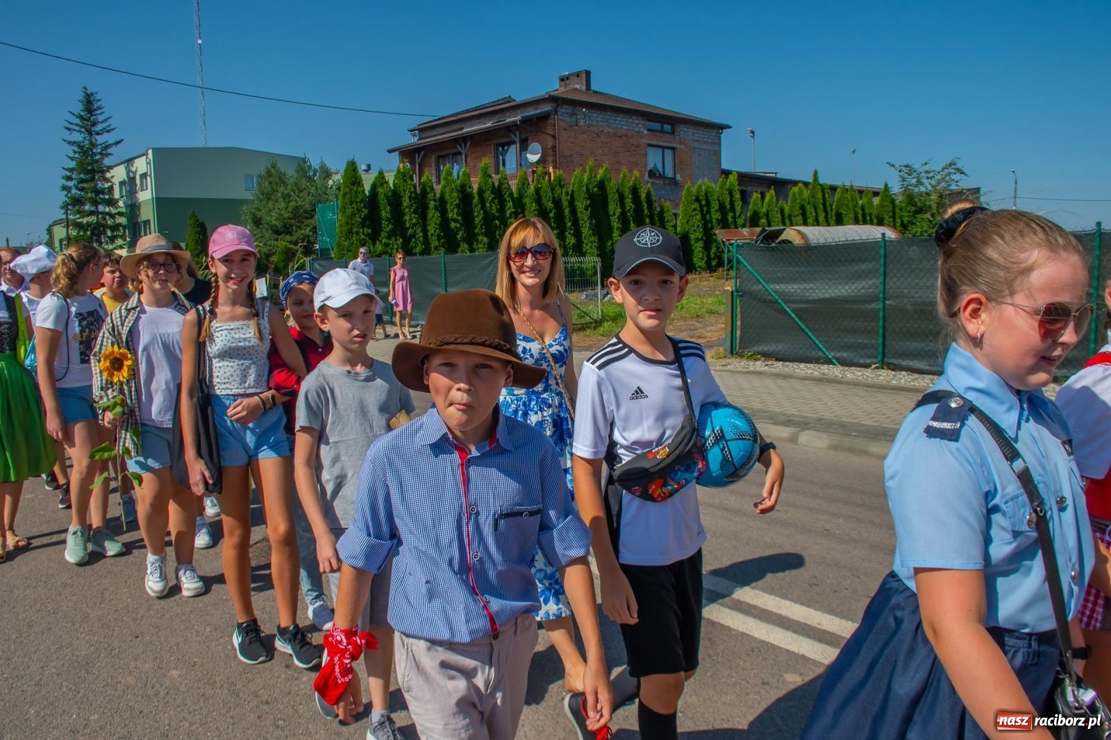 Zdjęcie w galerii na portalu naszraciborz.pl: Bieńkowicki korowód dożynkowy zachwycał kolorami wiadomości z regionu