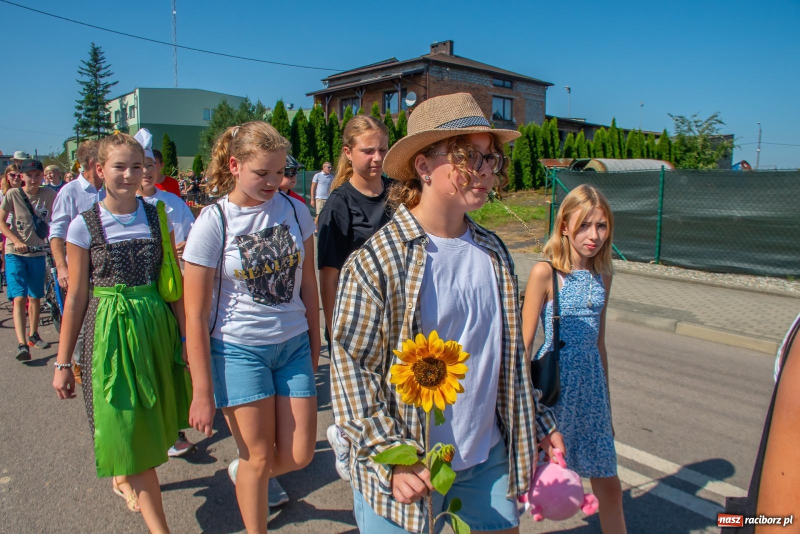 Zdjęcie w galerii na portalu naszraciborz.pl: Bieńkowicki korowód dożynkowy zachwycał kolorami wiadomości z regionu