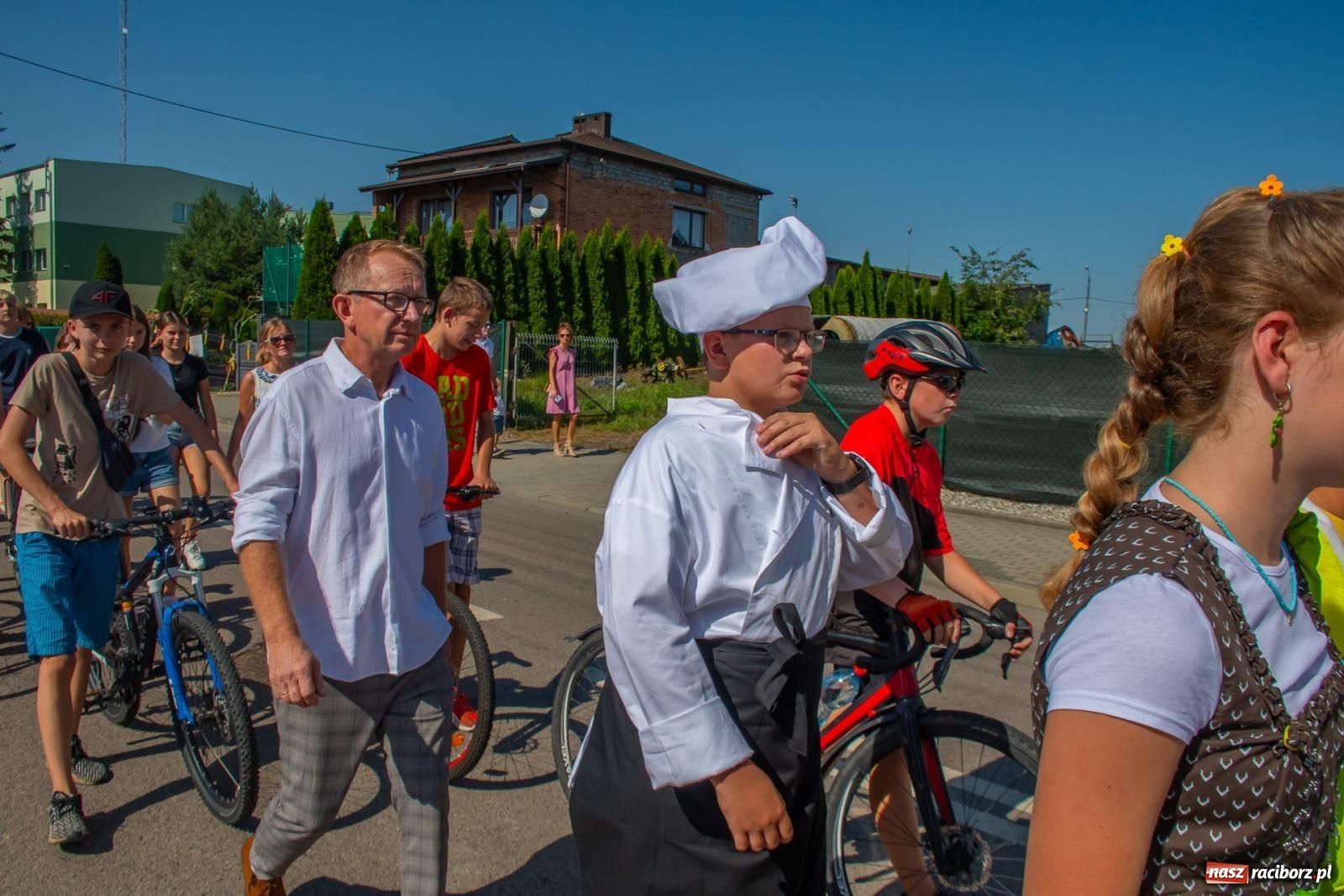 Zdjęcie w galerii na portalu naszraciborz.pl: Bieńkowicki korowód dożynkowy zachwycał kolorami wiadomości z regionu