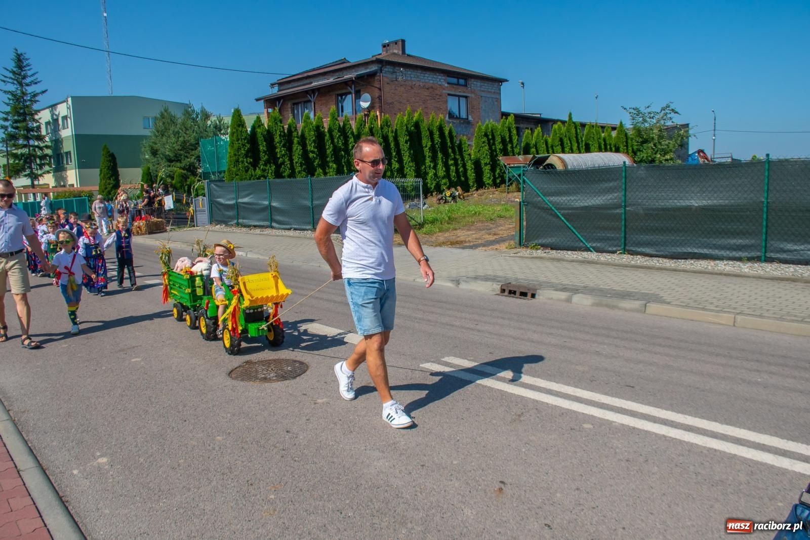 Zdjęcie w galerii na portalu naszraciborz.pl: Bieńkowicki korowód dożynkowy zachwycał kolorami wiadomości z regionu