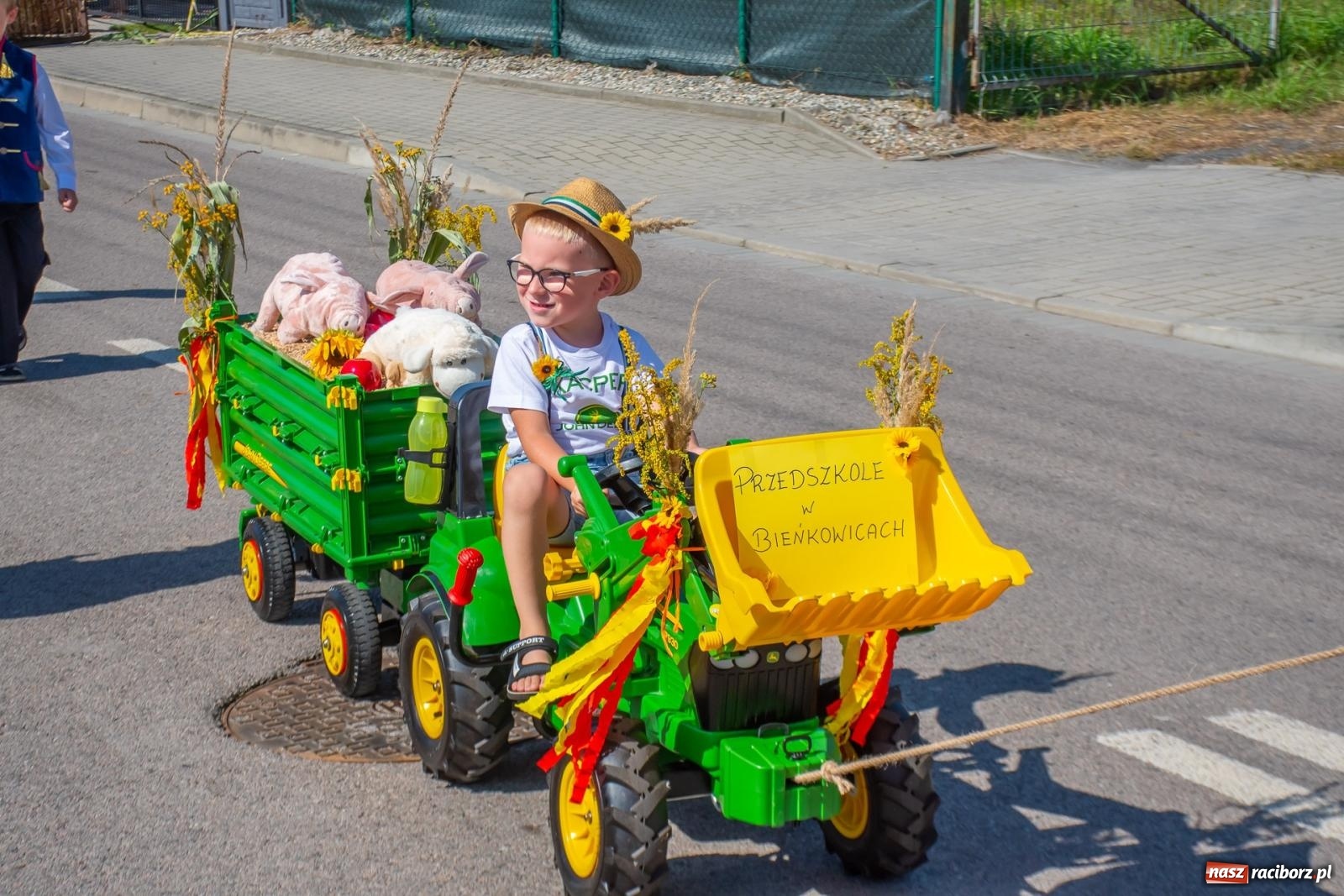 Zdjęcie w galerii na portalu naszraciborz.pl: Bieńkowicki korowód dożynkowy zachwycał kolorami wiadomości z regionu