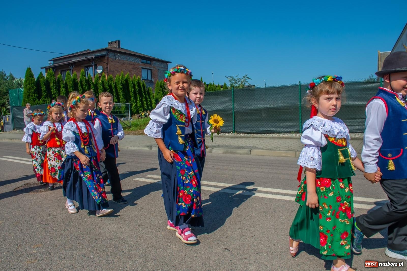 Zdjęcie w galerii na portalu naszraciborz.pl: Bieńkowicki korowód dożynkowy zachwycał kolorami wiadomości z regionu