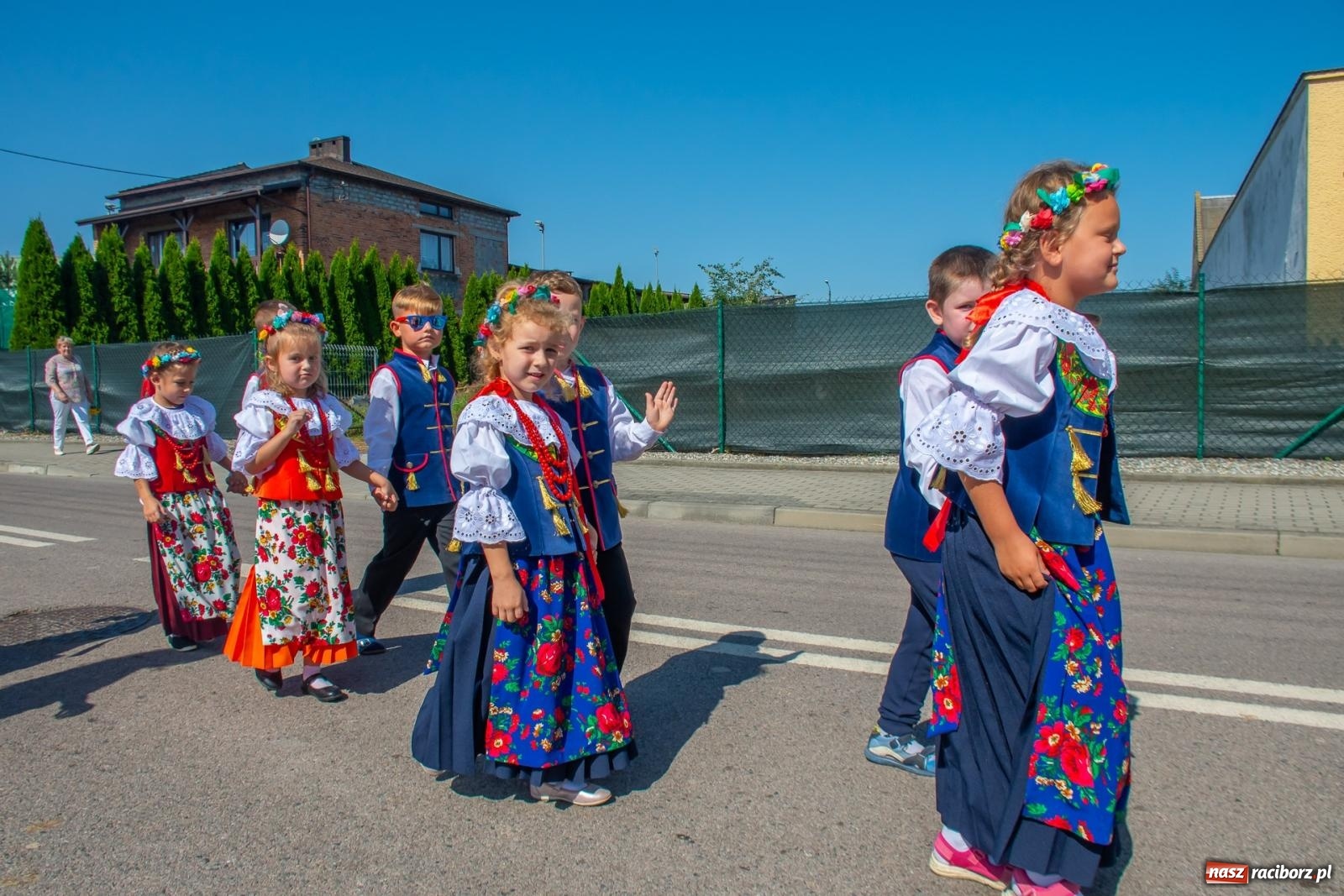 Zdjęcie w galerii na portalu naszraciborz.pl: Bieńkowicki korowód dożynkowy zachwycał kolorami wiadomości z regionu