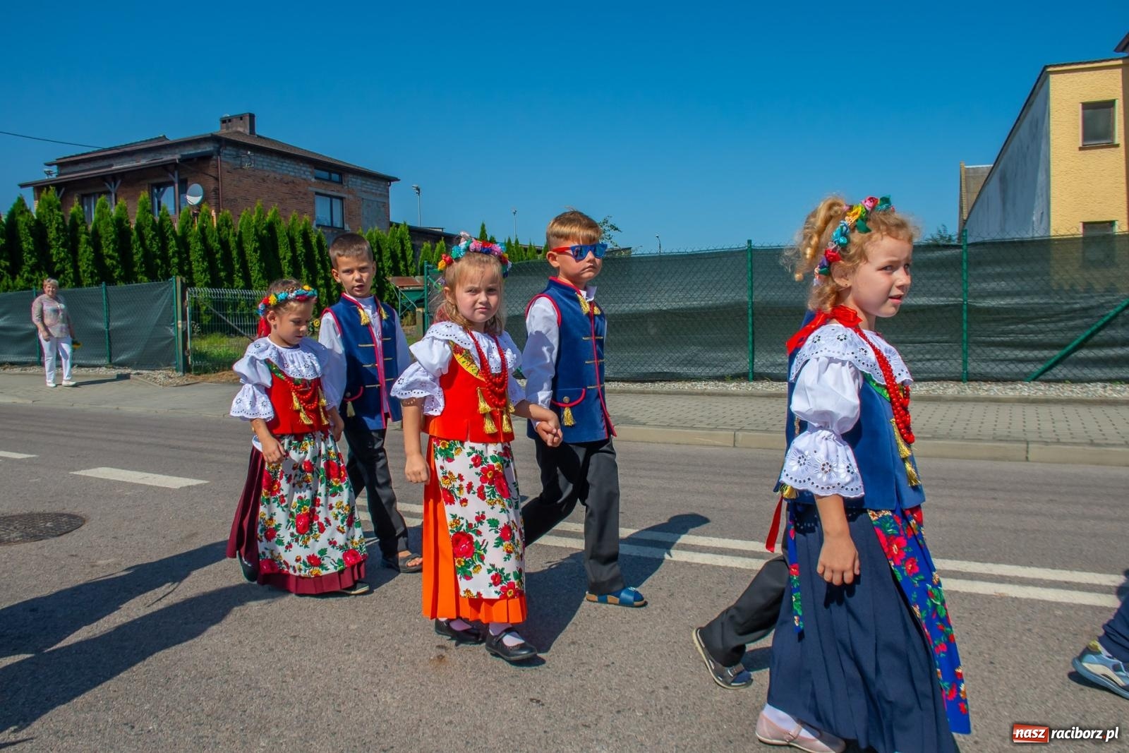 Zdjęcie w galerii na portalu naszraciborz.pl: Bieńkowicki korowód dożynkowy zachwycał kolorami wiadomości z regionu