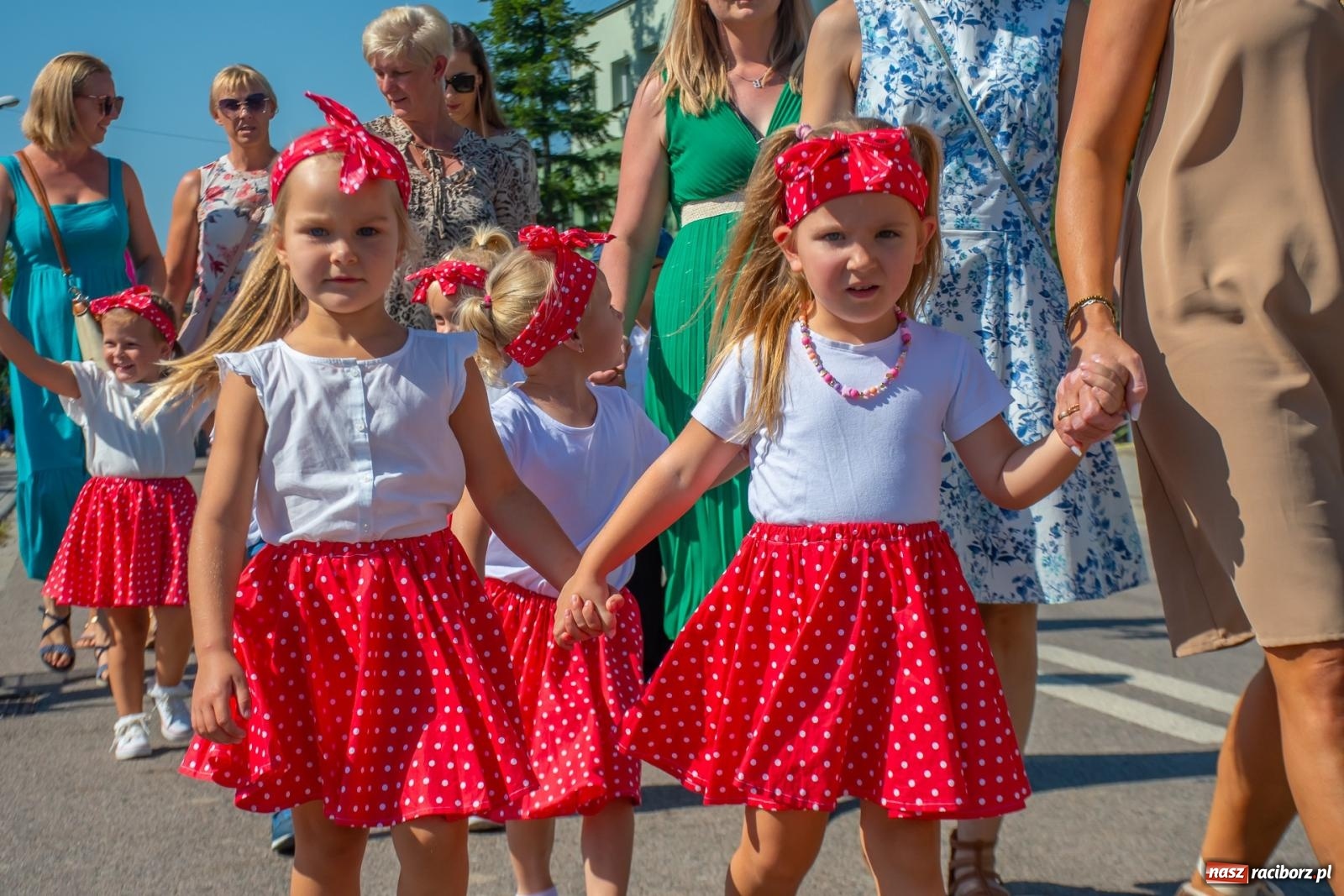 Zdjęcie w galerii na portalu naszraciborz.pl: Bieńkowicki korowód dożynkowy zachwycał kolorami wiadomości z regionu