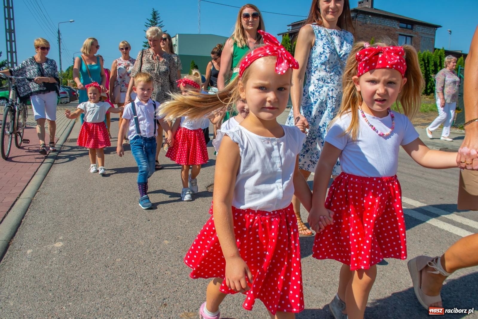 Zdjęcie w galerii na portalu naszraciborz.pl: Bieńkowicki korowód dożynkowy zachwycał kolorami wiadomości z regionu