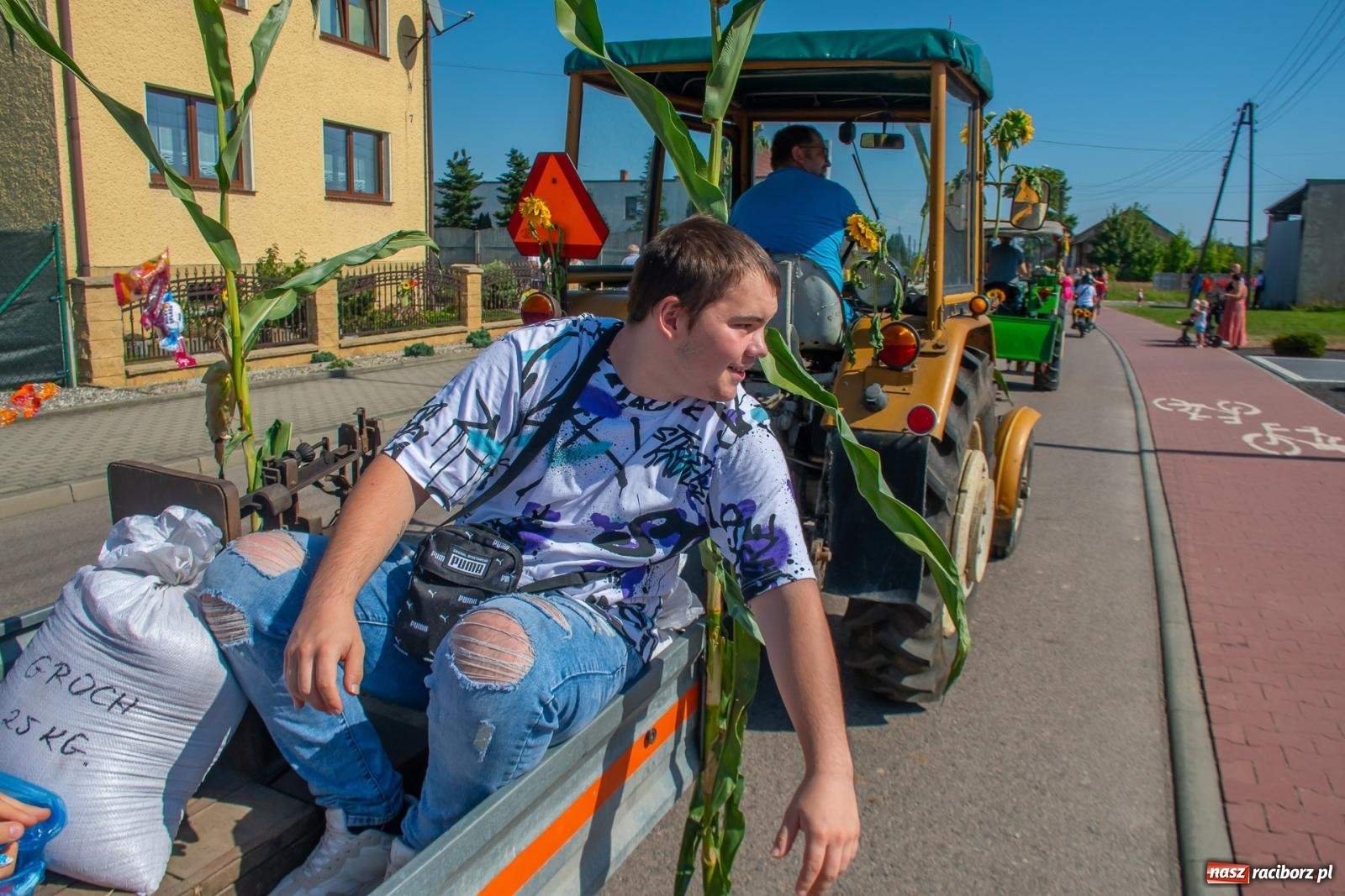 Zdjęcie w galerii na portalu naszraciborz.pl: Bieńkowicki korowód dożynkowy zachwycał kolorami wiadomości z regionu
