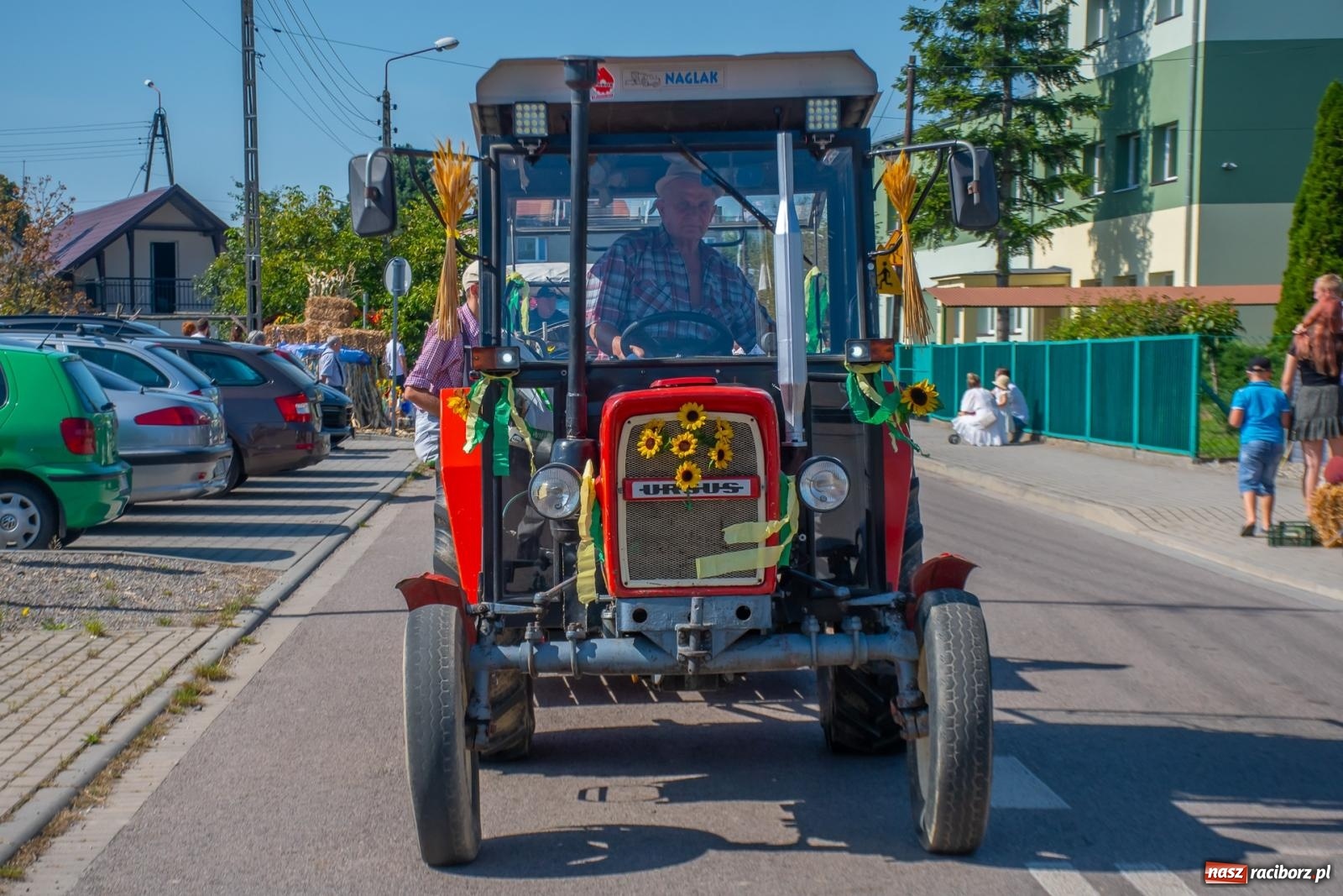 Zdjęcie w galerii na portalu naszraciborz.pl: Bieńkowicki korowód dożynkowy zachwycał kolorami wiadomości z regionu