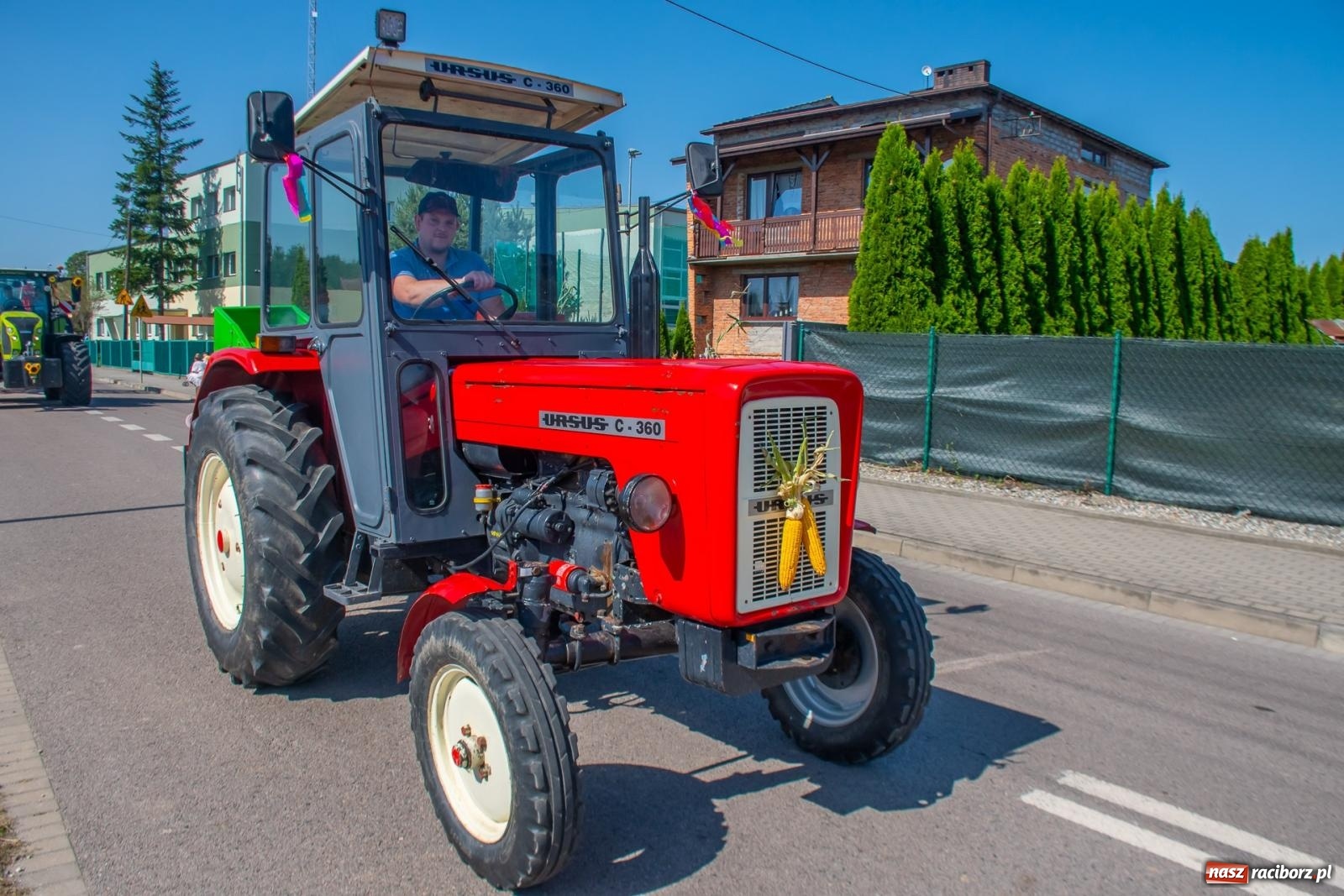 Zdjęcie w galerii na portalu naszraciborz.pl: Bieńkowicki korowód dożynkowy zachwycał kolorami wiadomości z regionu