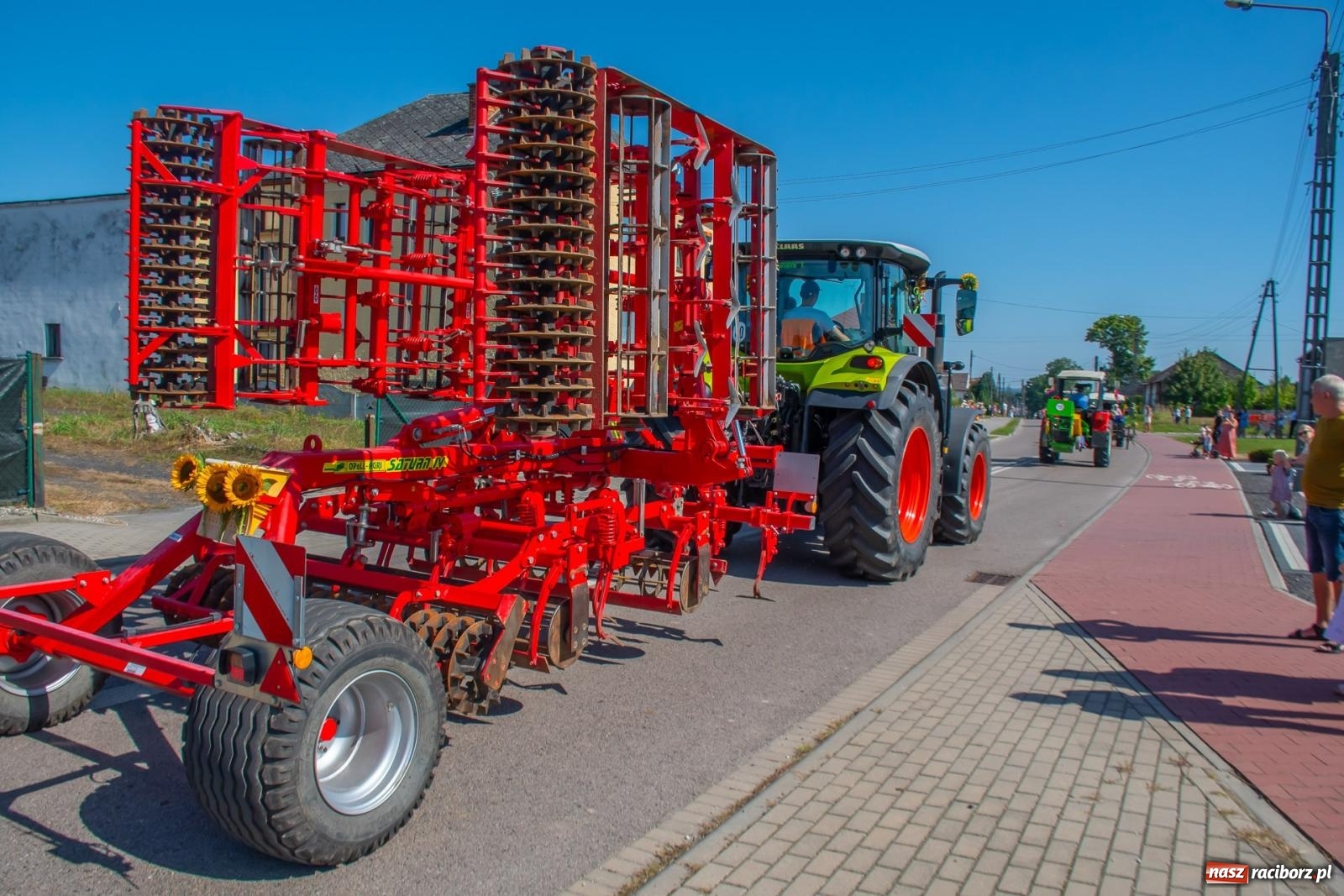 Zdjęcie w galerii na portalu naszraciborz.pl: Bieńkowicki korowód dożynkowy zachwycał kolorami wiadomości z regionu