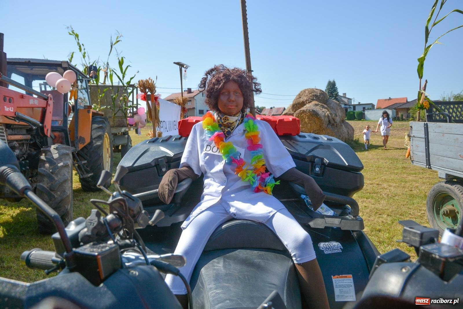 Zdjęcie w galerii na portalu naszraciborz.pl: Tu jest bocian kiszka, co przyniesie braciszka. Dożynki w Samborowicach [FOTO i WIDEO] wiadomości z regionu