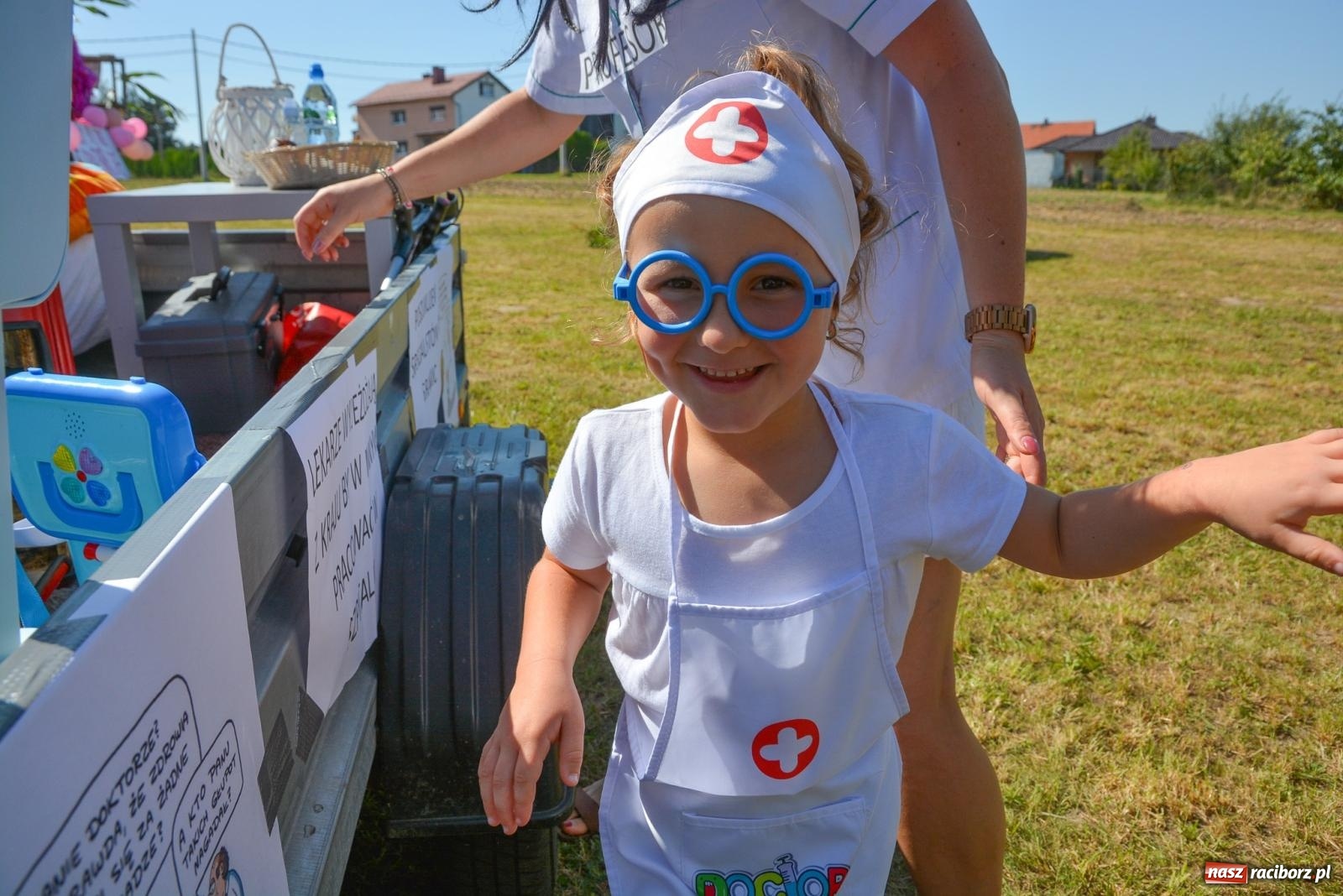 Zdjęcie w galerii na portalu naszraciborz.pl: Tu jest bocian kiszka, co przyniesie braciszka. Dożynki w Samborowicach [FOTO i WIDEO] wiadomości z regionu