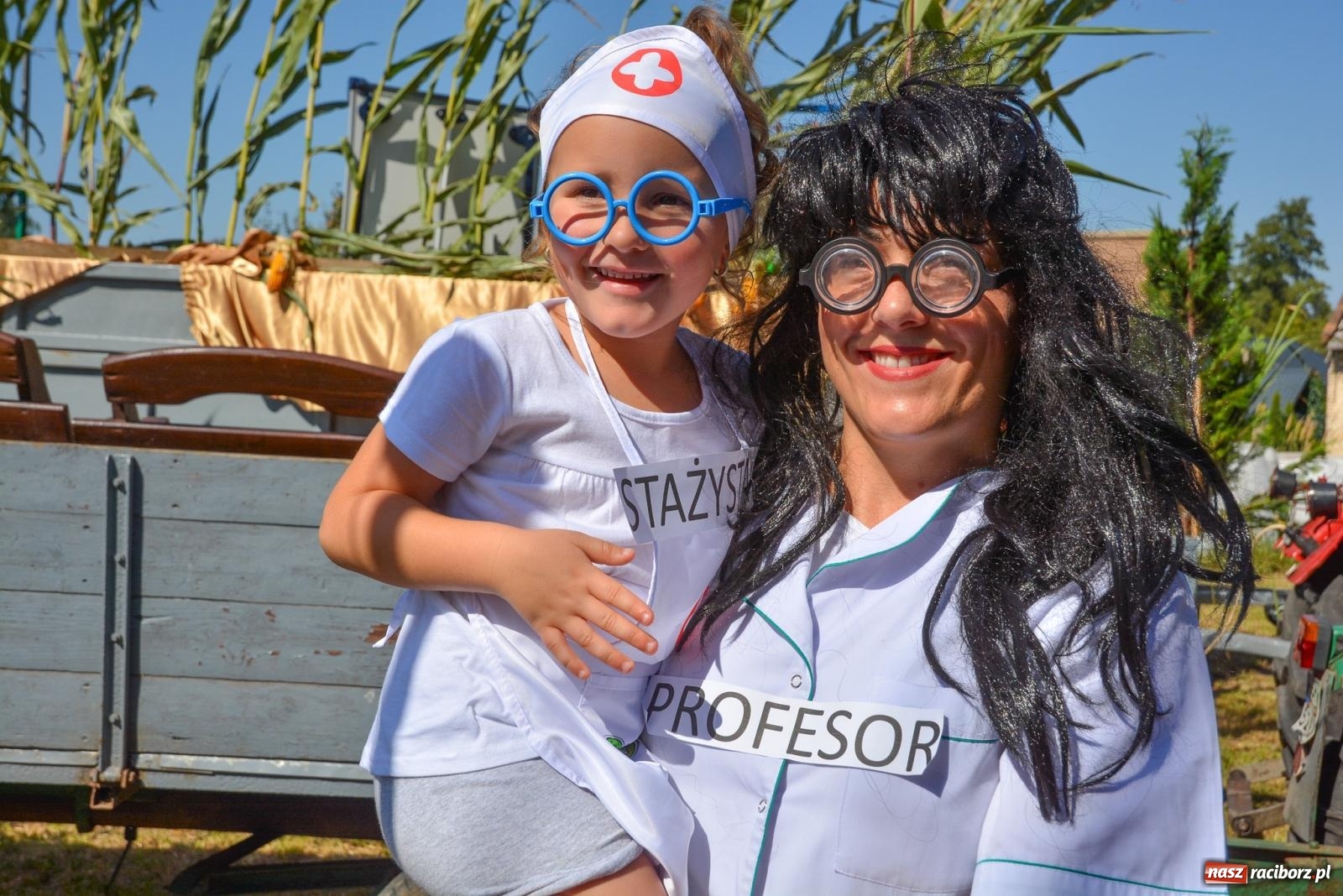 Zdjęcie w galerii na portalu naszraciborz.pl: Tu jest bocian kiszka, co przyniesie braciszka. Dożynki w Samborowicach [FOTO i WIDEO] wiadomości z regionu