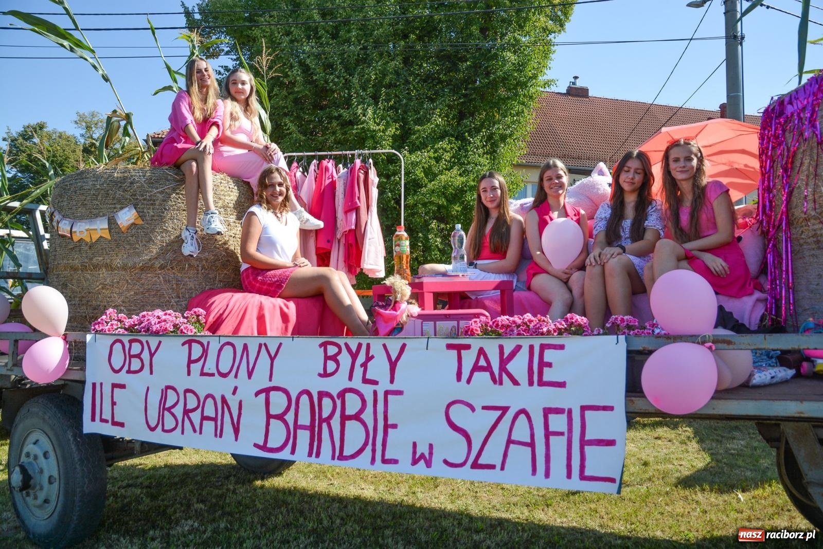 Zdjęcie w galerii na portalu naszraciborz.pl: Tu jest bocian kiszka, co przyniesie braciszka. Dożynki w Samborowicach [FOTO i WIDEO] wiadomości z regionu