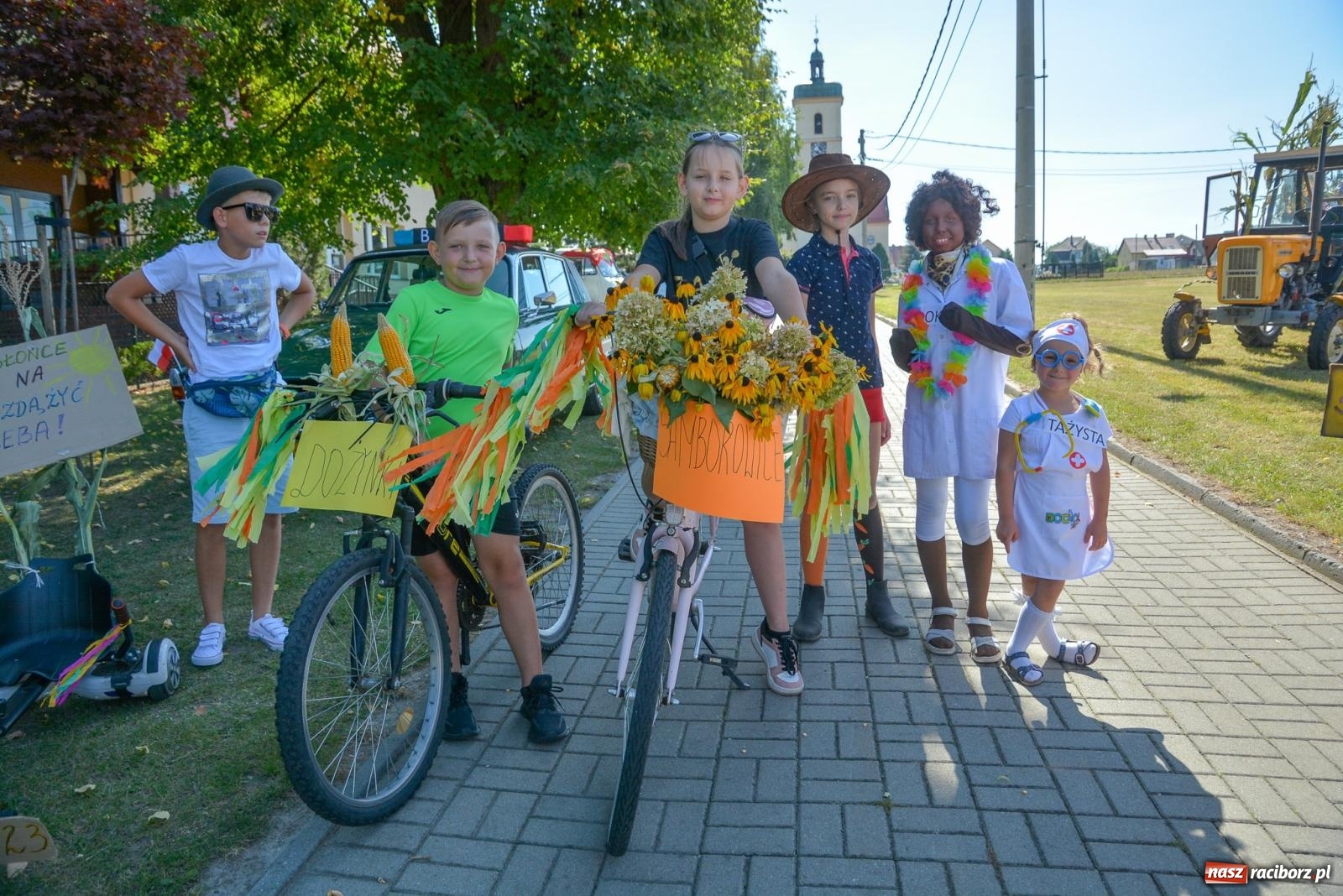 Zdjęcie w galerii na portalu naszraciborz.pl: Tu jest bocian kiszka, co przyniesie braciszka. Dożynki w Samborowicach [FOTO i WIDEO] wiadomości z regionu