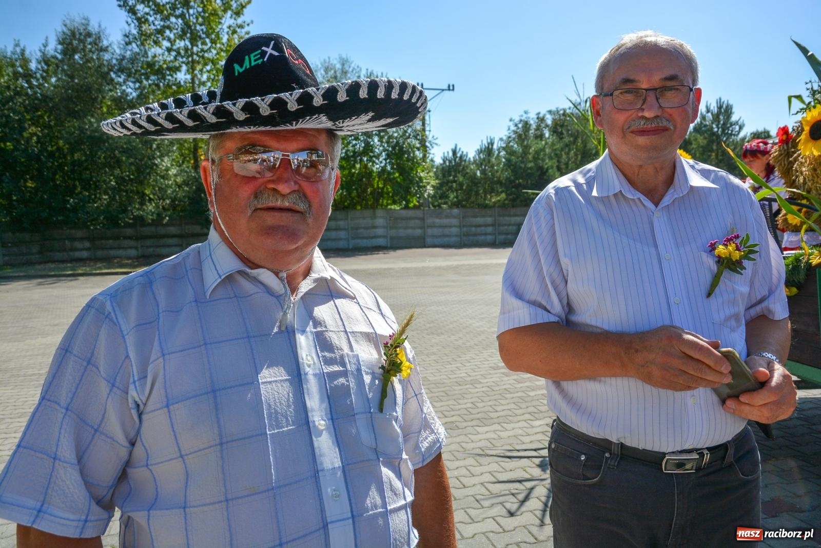 Zdjęcie w galerii na portalu naszraciborz.pl: Bahamas, banany i sołtyska na kole. Dożynki w Pietrowicach Wielkich [FOTO i WIDEO] wiadomości z regionu