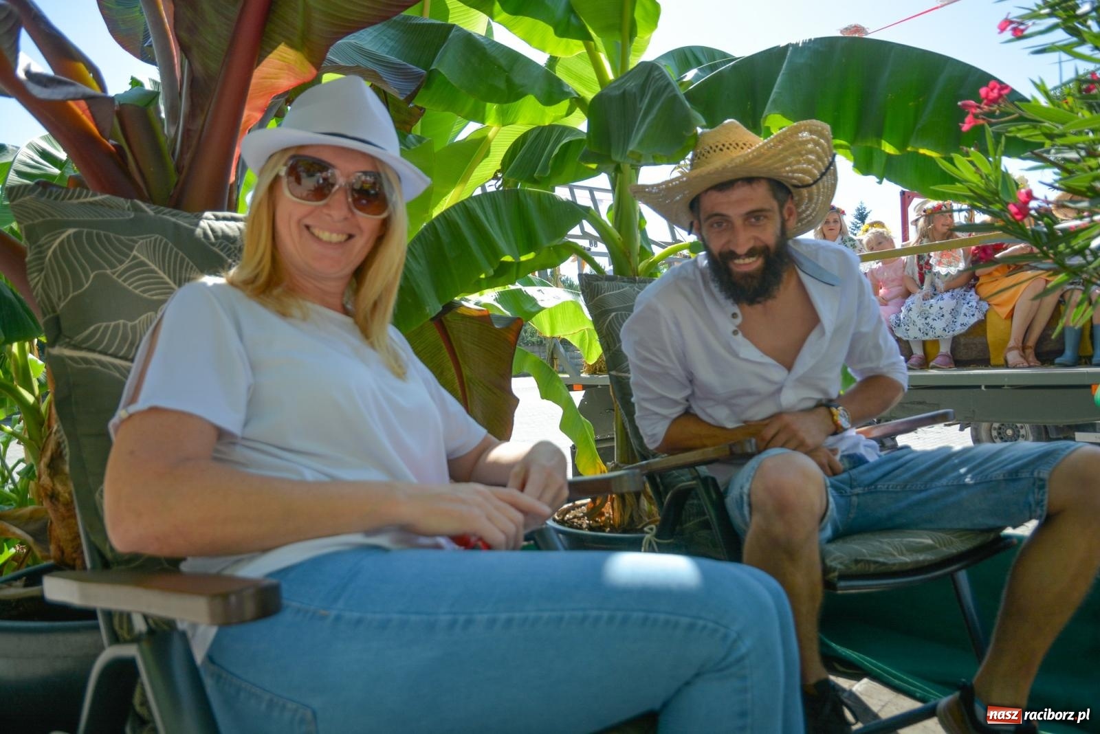 Zdjęcie w galerii na portalu naszraciborz.pl: Bahamas, banany i sołtyska na kole. Dożynki w Pietrowicach Wielkich [FOTO i WIDEO] wiadomości z regionu