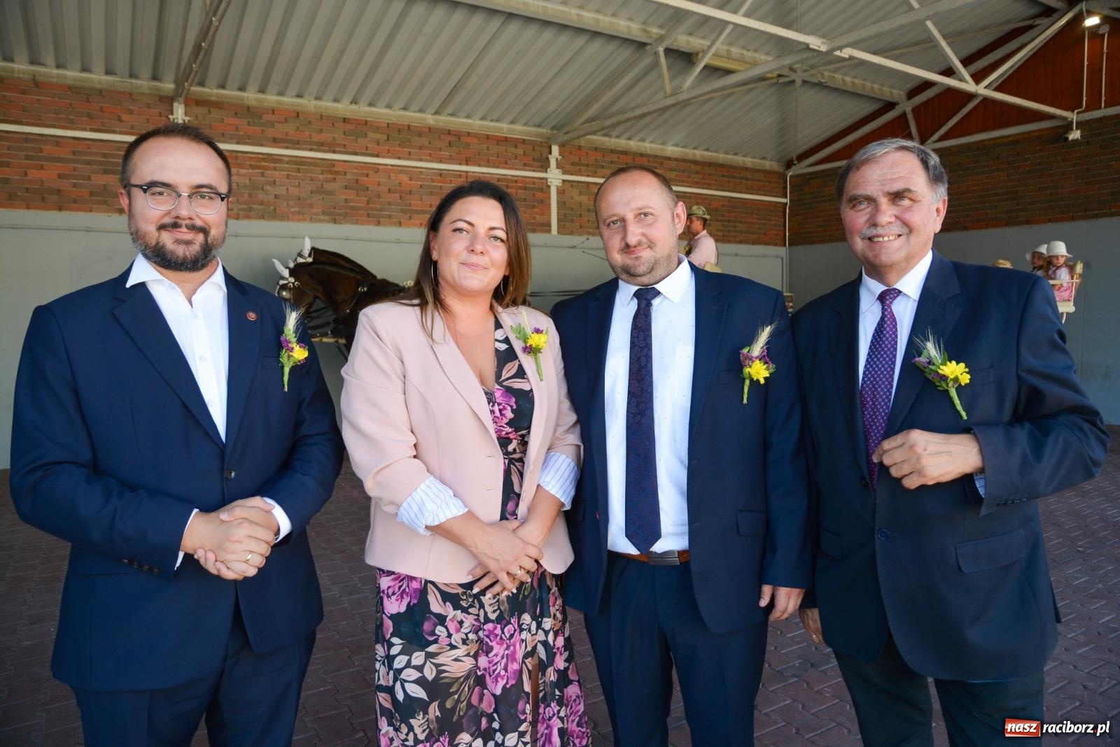 Zdjęcie w galerii na portalu naszraciborz.pl: Bahamas, banany i sołtyska na kole. Dożynki w Pietrowicach Wielkich [FOTO i WIDEO] wiadomości z regionu