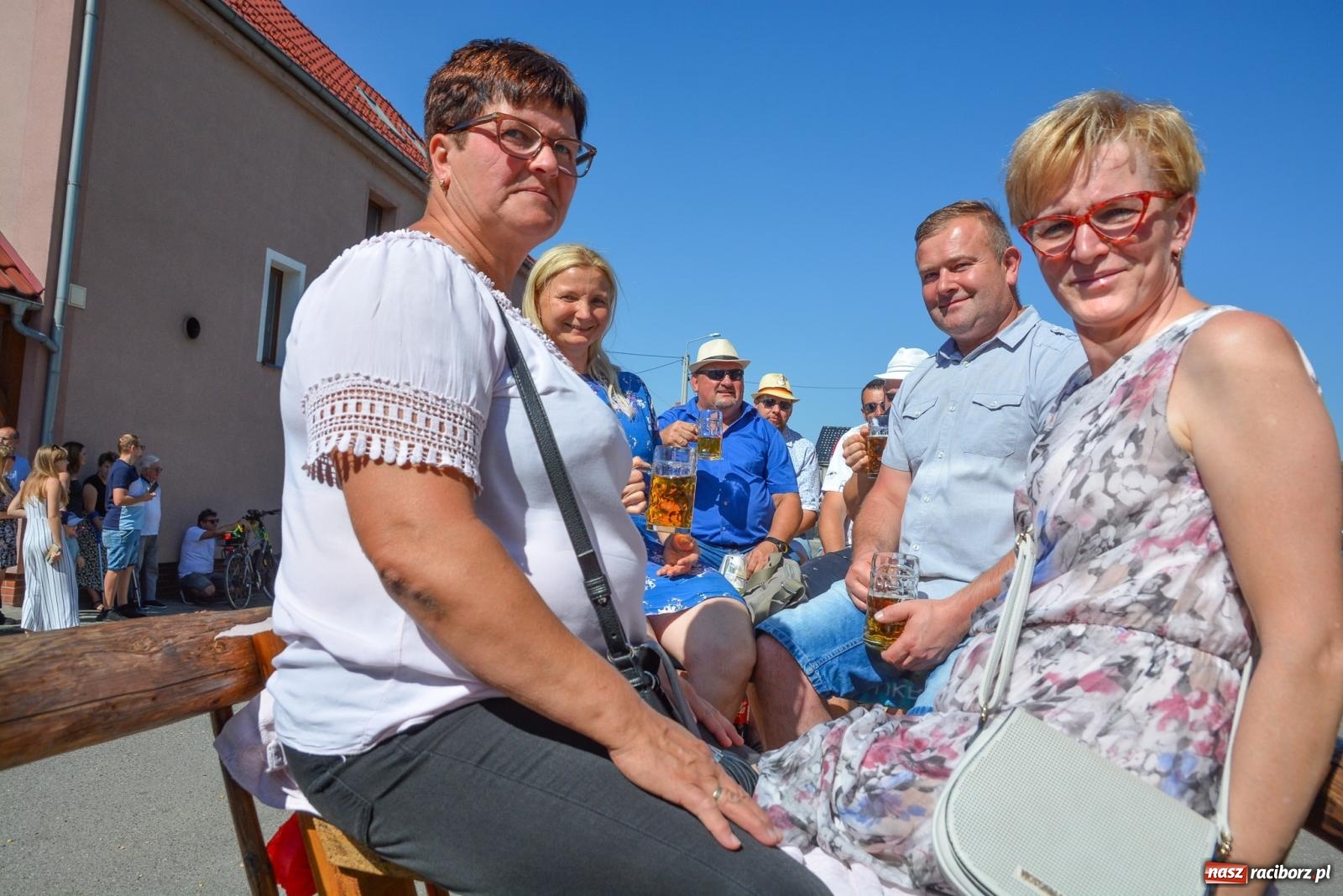 Zdjęcie w galerii na portalu naszraciborz.pl: Bahamas, banany i sołtyska na kole. Dożynki w Pietrowicach Wielkich [FOTO i WIDEO] wiadomości z regionu