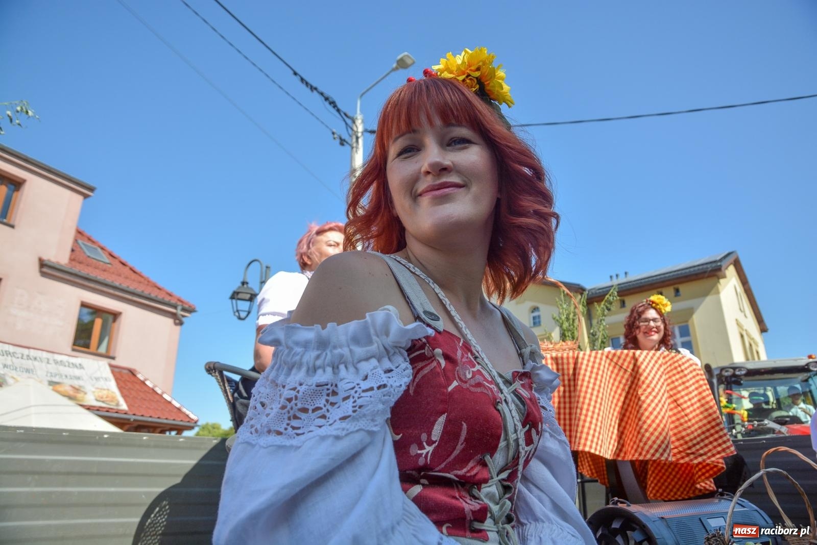 Zdjęcie w galerii na portalu naszraciborz.pl: Bahamas, banany i sołtyska na kole. Dożynki w Pietrowicach Wielkich [FOTO i WIDEO] wiadomości z regionu