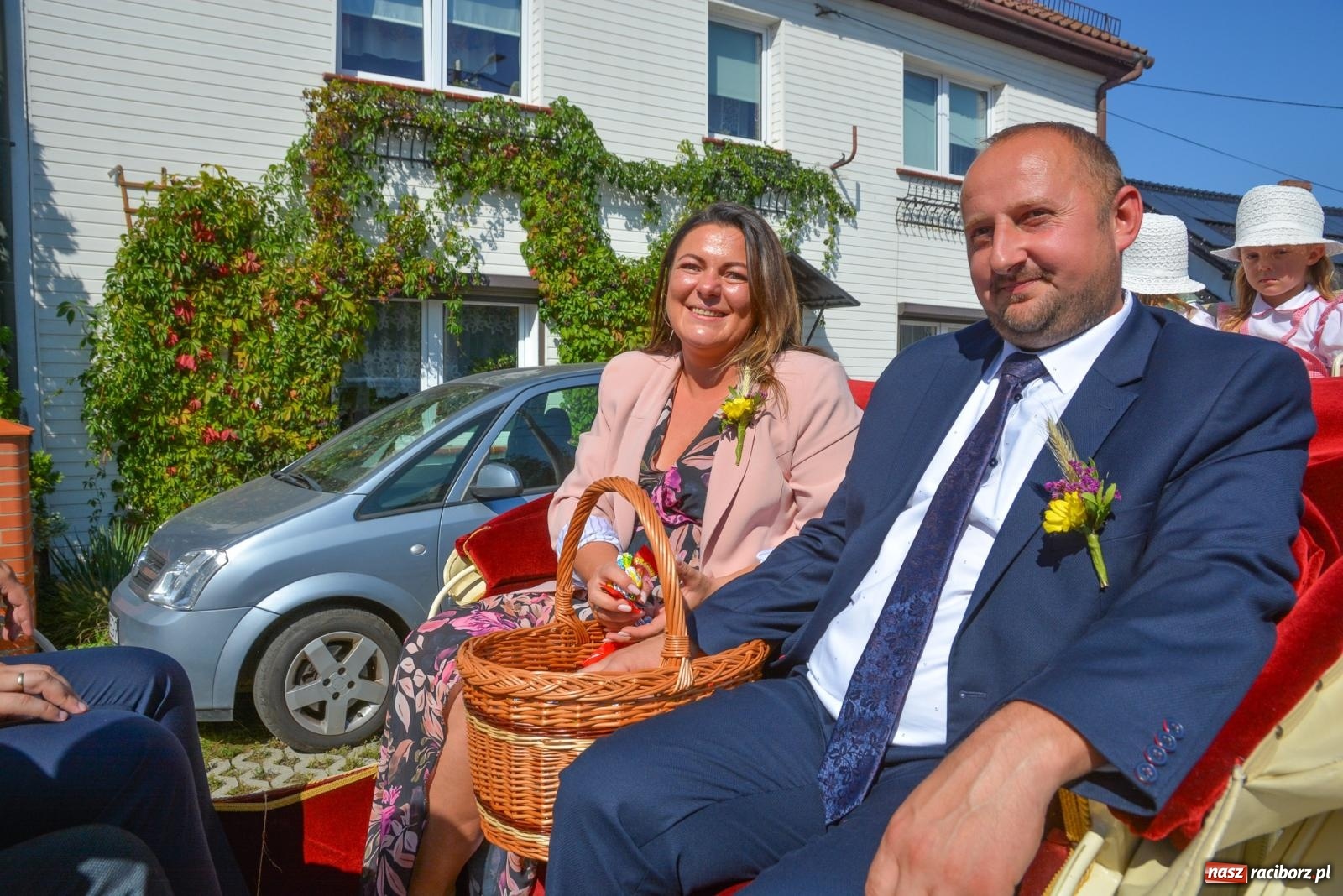 Zdjęcie w galerii na portalu naszraciborz.pl: Bahamas, banany i sołtyska na kole. Dożynki w Pietrowicach Wielkich [FOTO i WIDEO] wiadomości z regionu