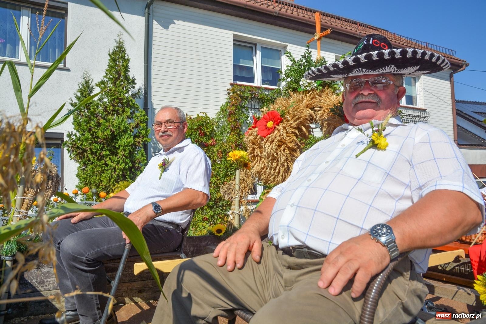 Zdjęcie w galerii na portalu naszraciborz.pl: Bahamas, banany i sołtyska na kole. Dożynki w Pietrowicach Wielkich [FOTO i WIDEO] wiadomości z regionu