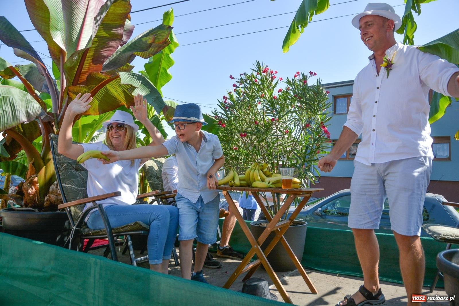 Zdjęcie w galerii na portalu naszraciborz.pl: Bahamas, banany i sołtyska na kole. Dożynki w Pietrowicach Wielkich [FOTO i WIDEO] wiadomości z regionu