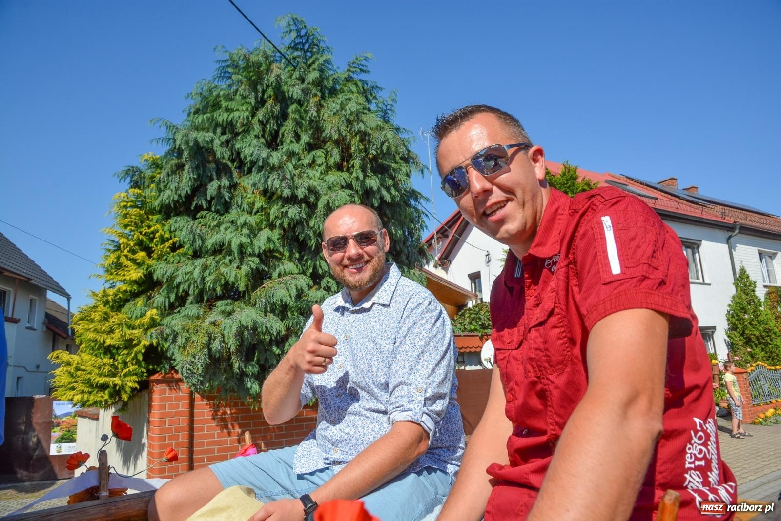 Zdjęcie w galerii na portalu naszraciborz.pl: Bahamas, banany i sołtyska na kole. Dożynki w Pietrowicach Wielkich [FOTO i WIDEO] wiadomości z regionu