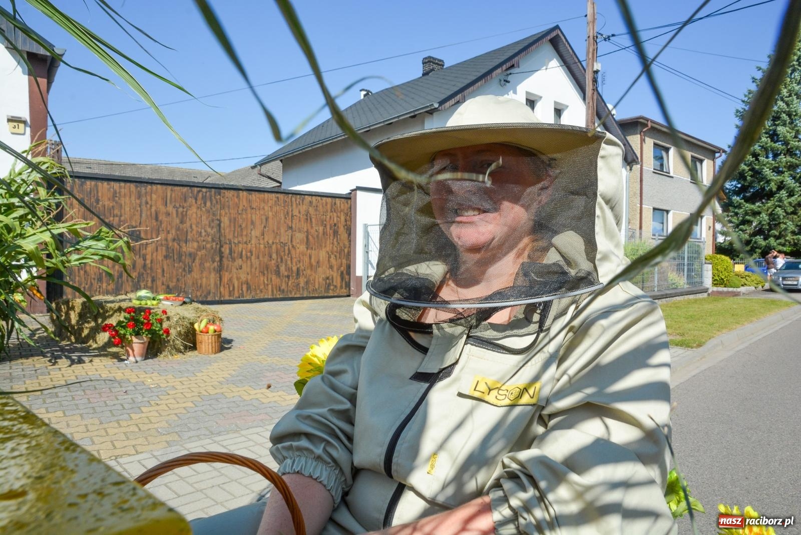 Zdjęcie w galerii na portalu naszraciborz.pl: Bahamas, banany i sołtyska na kole. Dożynki w Pietrowicach Wielkich [FOTO i WIDEO] wiadomości z regionu